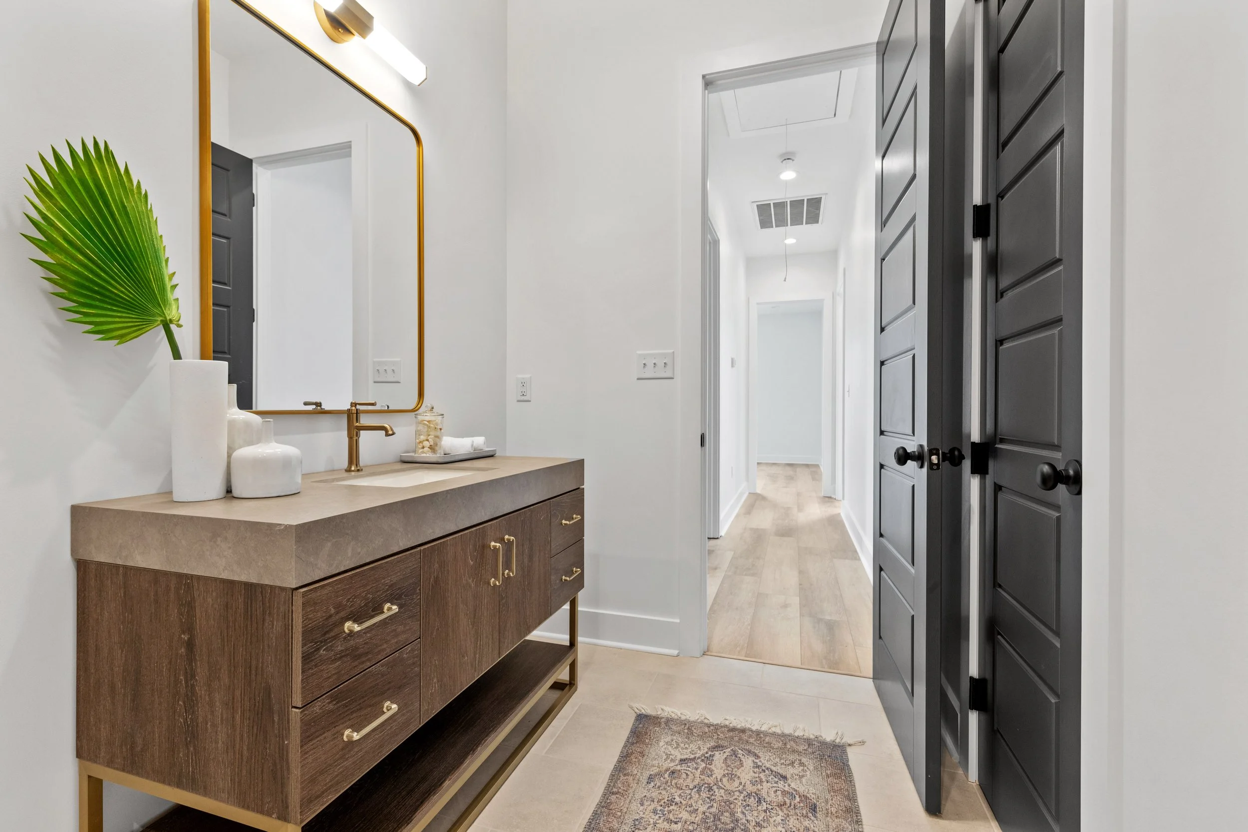 101GardenWalk-Bath 2.jpg