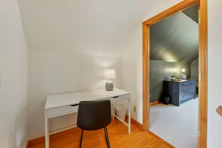 Air BnB House 12.jpg