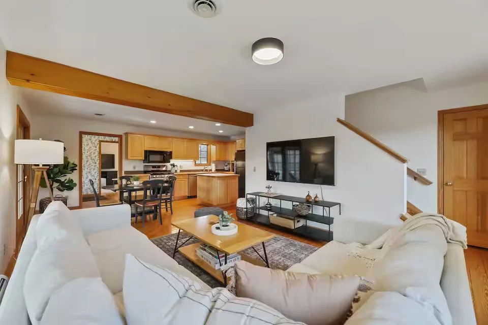 Air BnB House 7.jpg