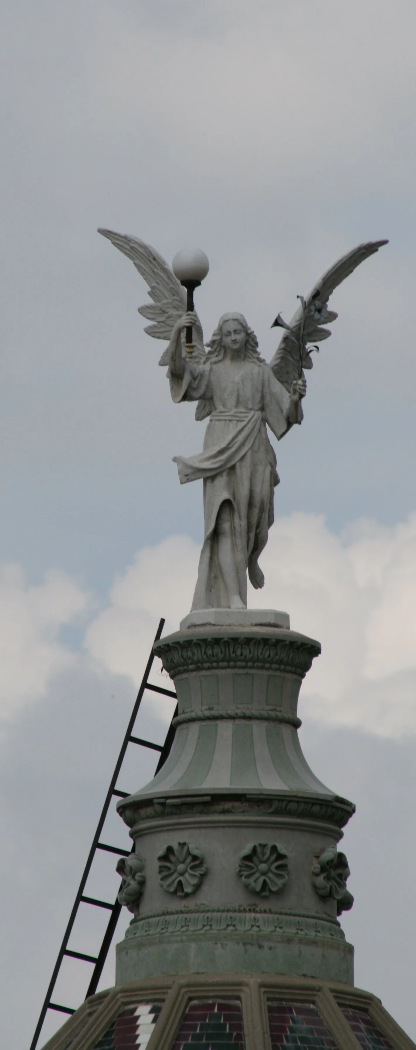 Quien me presta una escalera_edited-1.JPG