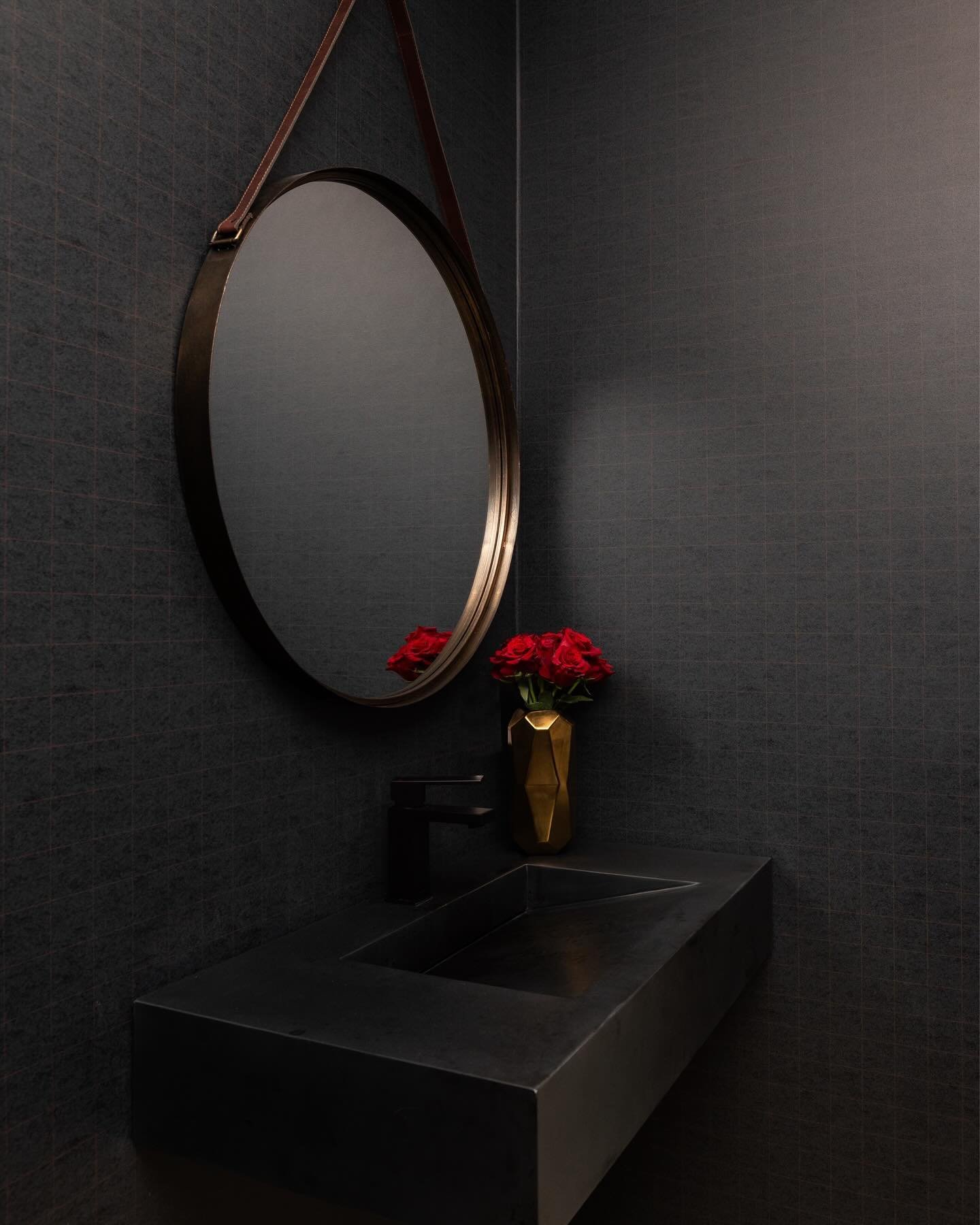 Step into our world of moody powder rooms! 

From deep hues to dramatic wallpaper, we&rsquo;re all about making a statement in every corner. 

Share your favorite powder room vibes with us!

#MoodyPowderRooms #ExpressYourStyle #TeelaBennettDesign #In