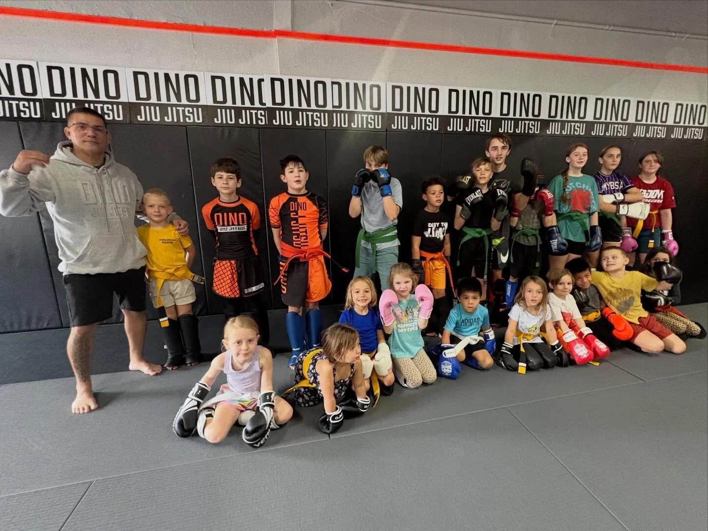 We started the year together,
on the mats, in the fight, and in constant evolution.

📆 First training sessions of the year
🥋 Jiu-Jitsu
🥊 Kickboxing

Proud of our team and the energy you bring every single day.
May this be another year of growth, o