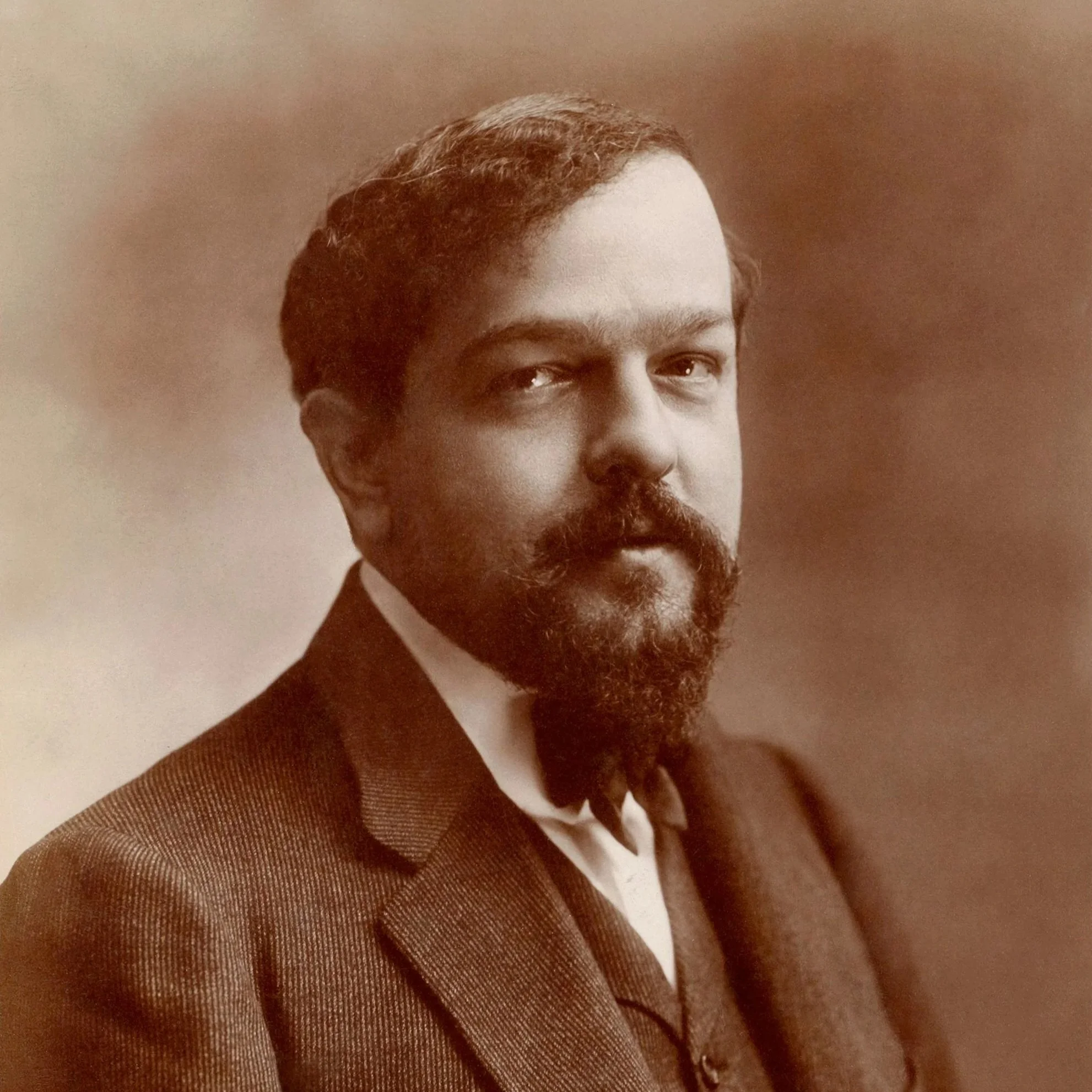 Claude_Debussy_by_Atelier_Nadar.jpg