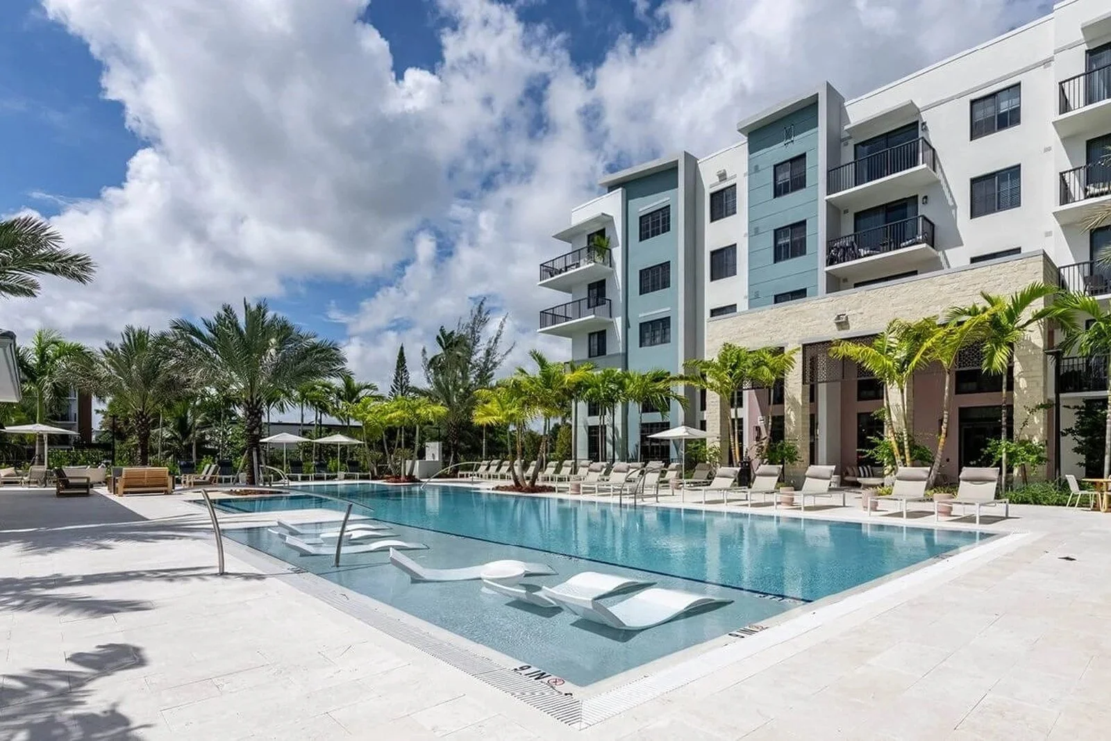 BLYS, Oakland Park, Broward