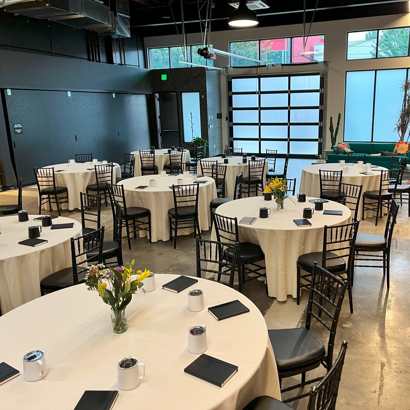 Are you looking for a new venue for your fundraiser, awards presentation or corporate training? It&rsquo;s a great setup for taking notes, viewing a presentation, and dining. Take a tour at Stone Way Auto to learn how to make your personalized meetin