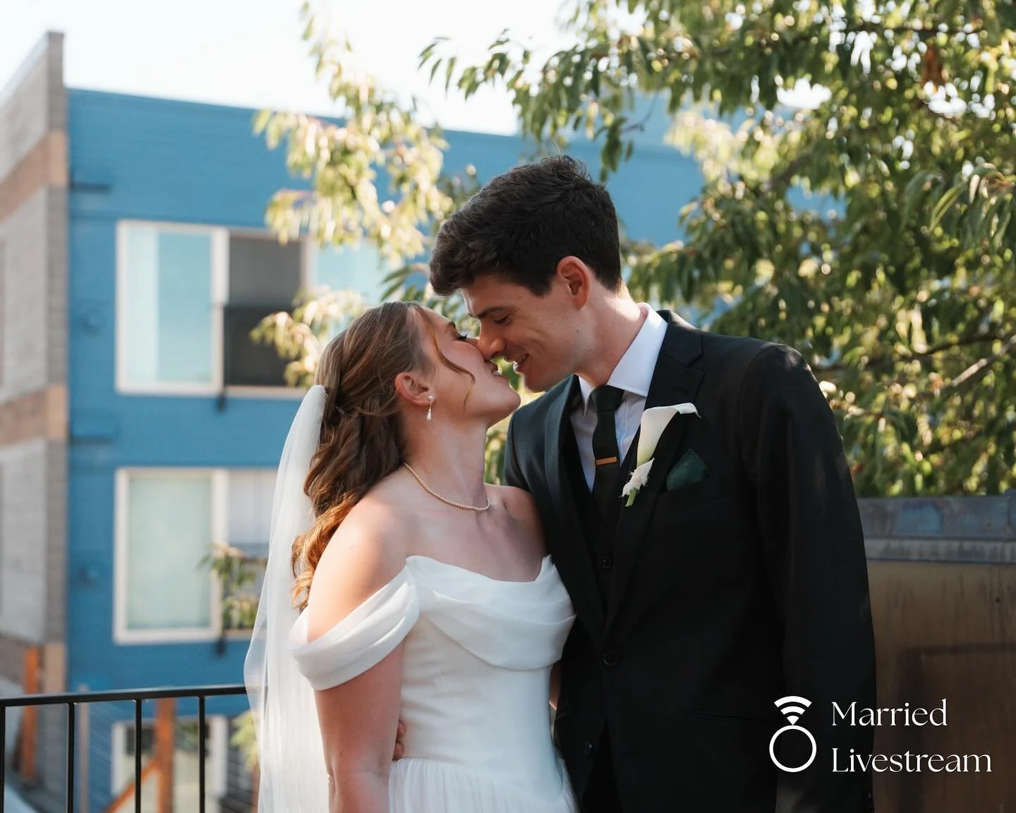 We had @seattletinywedding in our space a couple months ago and can’t stop smiling at these sweet pictures! Congrats to the happy couple on their nuptials and for being our first wedding at Stone Way Auto!💍
#seattle #wedding #eventvenue #phot