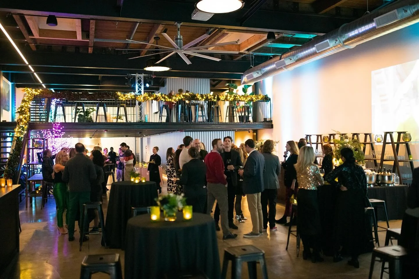 We can’t believe it either, but the holidays are just around the corner! We still have limited availability for December dates and would love to help you celebrate! Book a tour or submit an inquiry form through our link in the bio☃️
#holidays