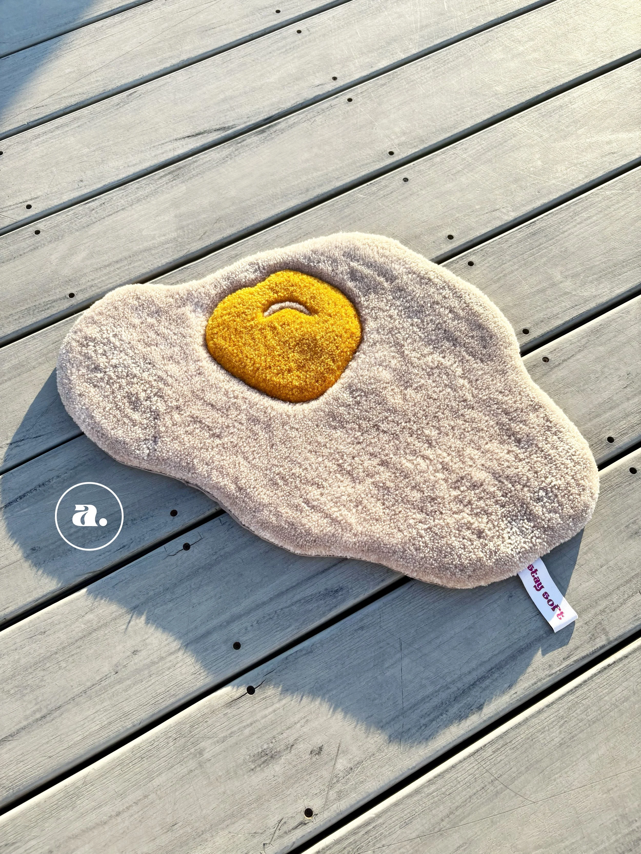 egg-rug-a-tag.jpg