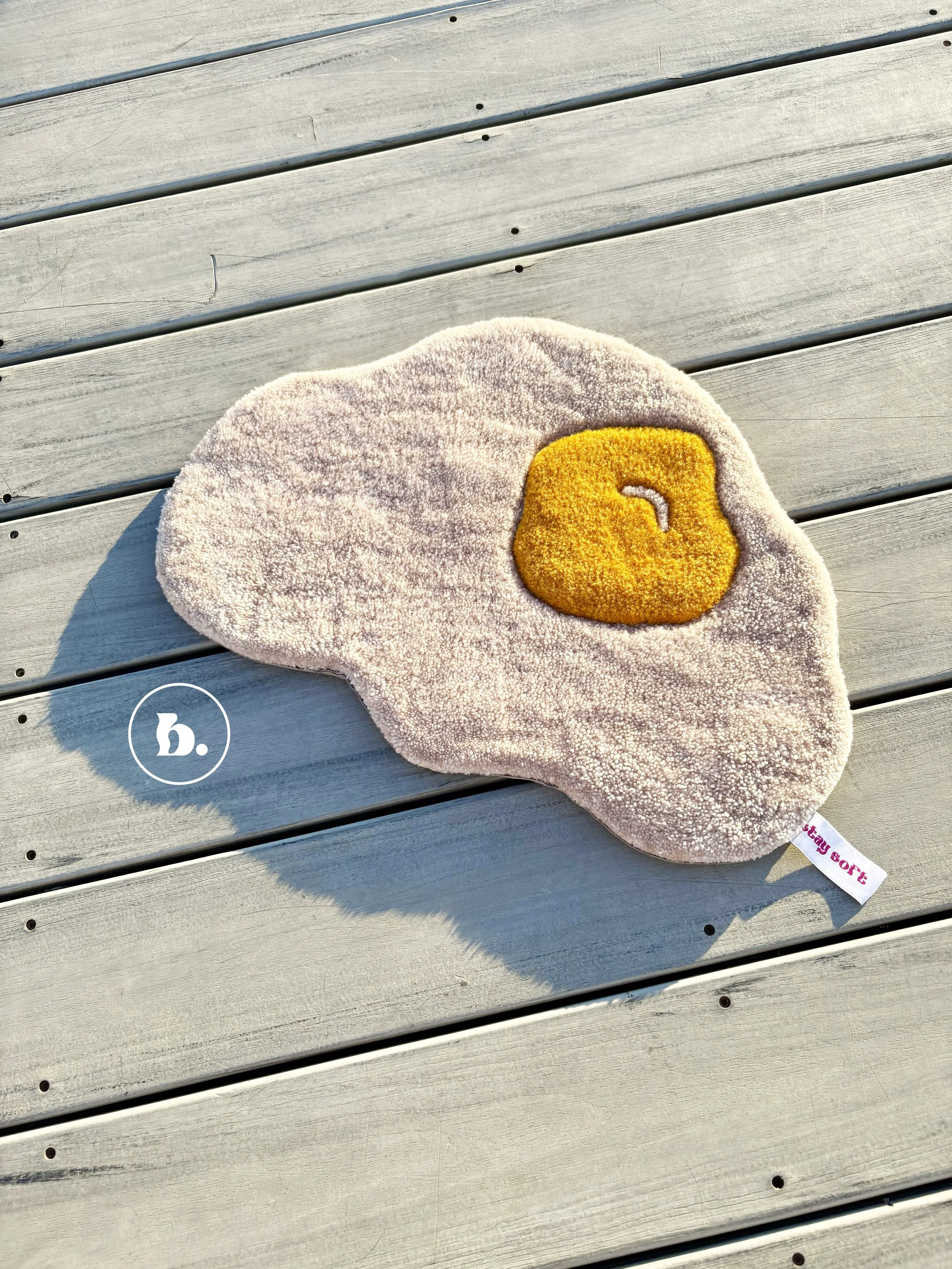 egg-rug-b-tag.jpg