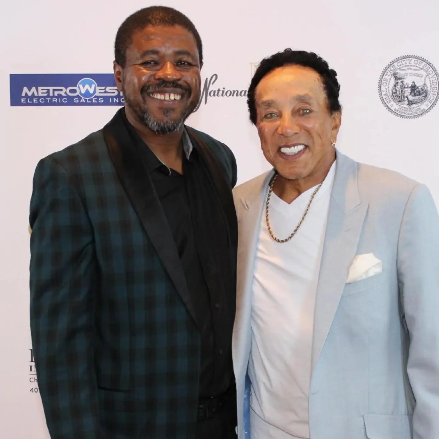 Got to chill with unc @smokeyrobinson oh what a night. I had to thank him for he did and continues to do amazing #Hotinridotcom #Hotinri #hotinrimagazine #itsnotlitifimnotthere🔥🔥🔥 @theofficialthisismycity #InnocenceLost coming soon
