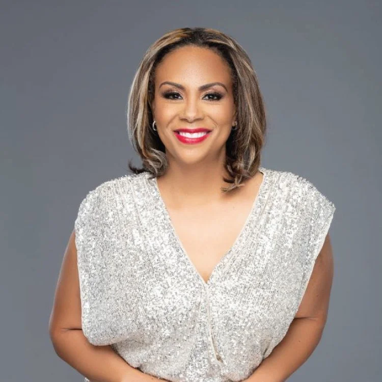 JENNIFER HEADSHOT.jpeg