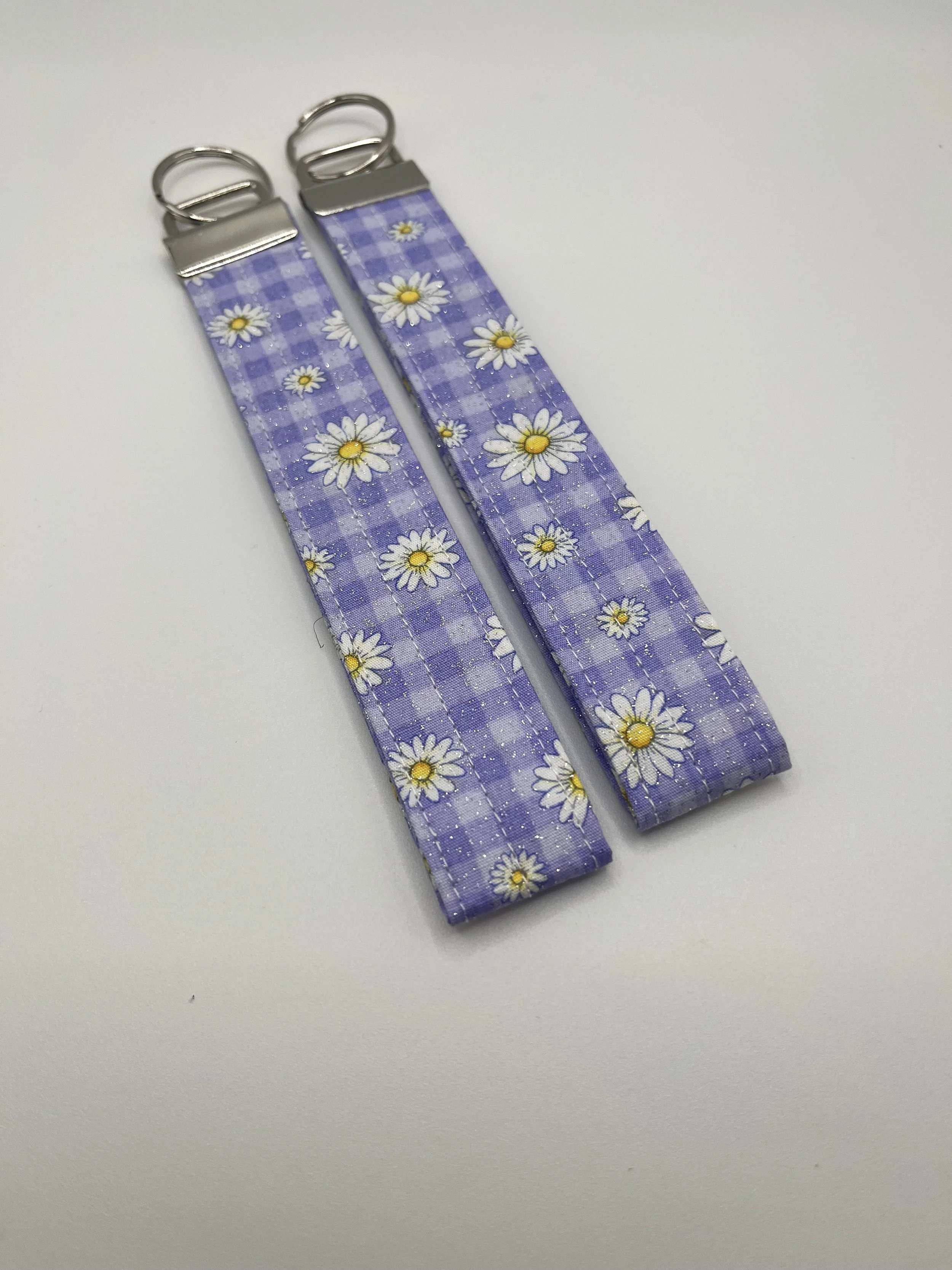 Daisy Wristlet