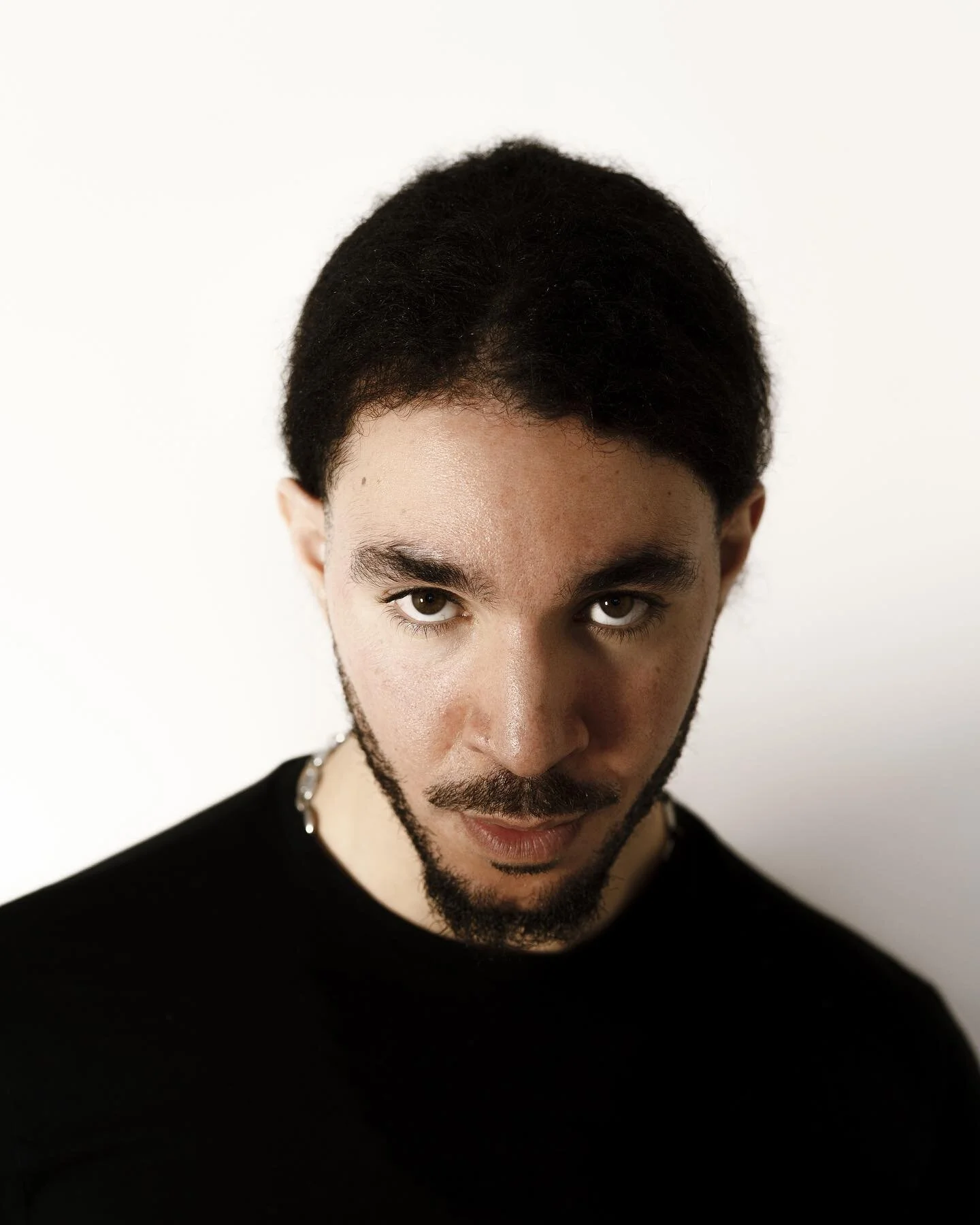 BOOK POUR L'ACTEUR ET AUTEUR LYONNAIS @djabiyoussef ✨