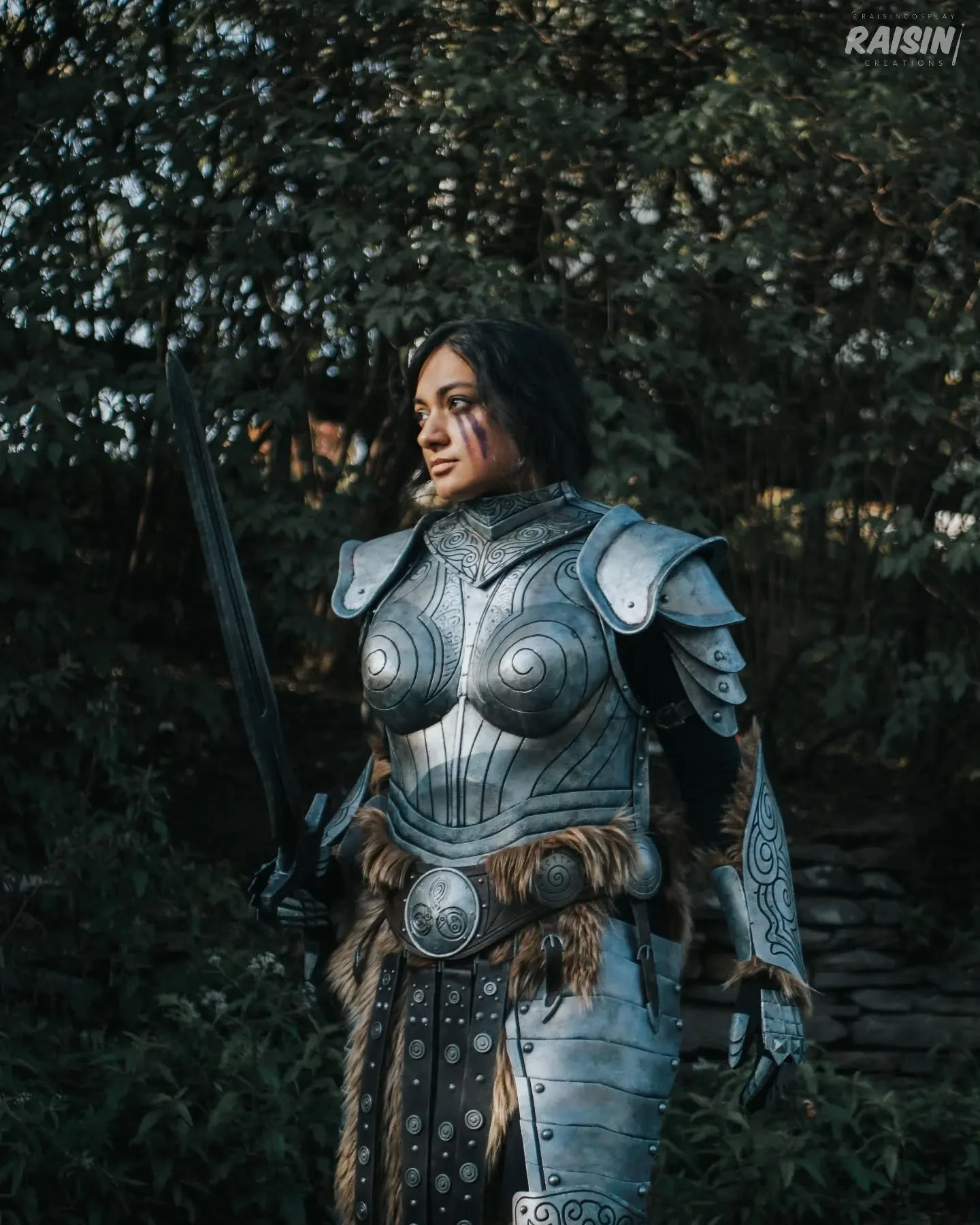 Wow, I'm suddenly getting so much love and attention again for this Skyrim cosplay! Here are some shots of it I haven't posted yet. Taken last year at @animenj_official. Has it really been that long already? I still have a lot to fix and update on th