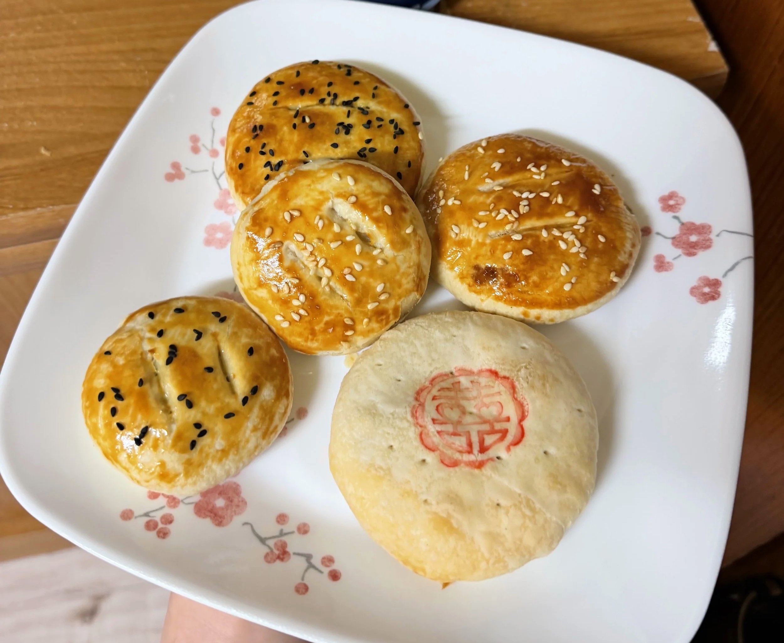 Chinese pastry wife cake sun cake laopobeng taiyangbeng Taiwanese wifecake bridal cake flaky