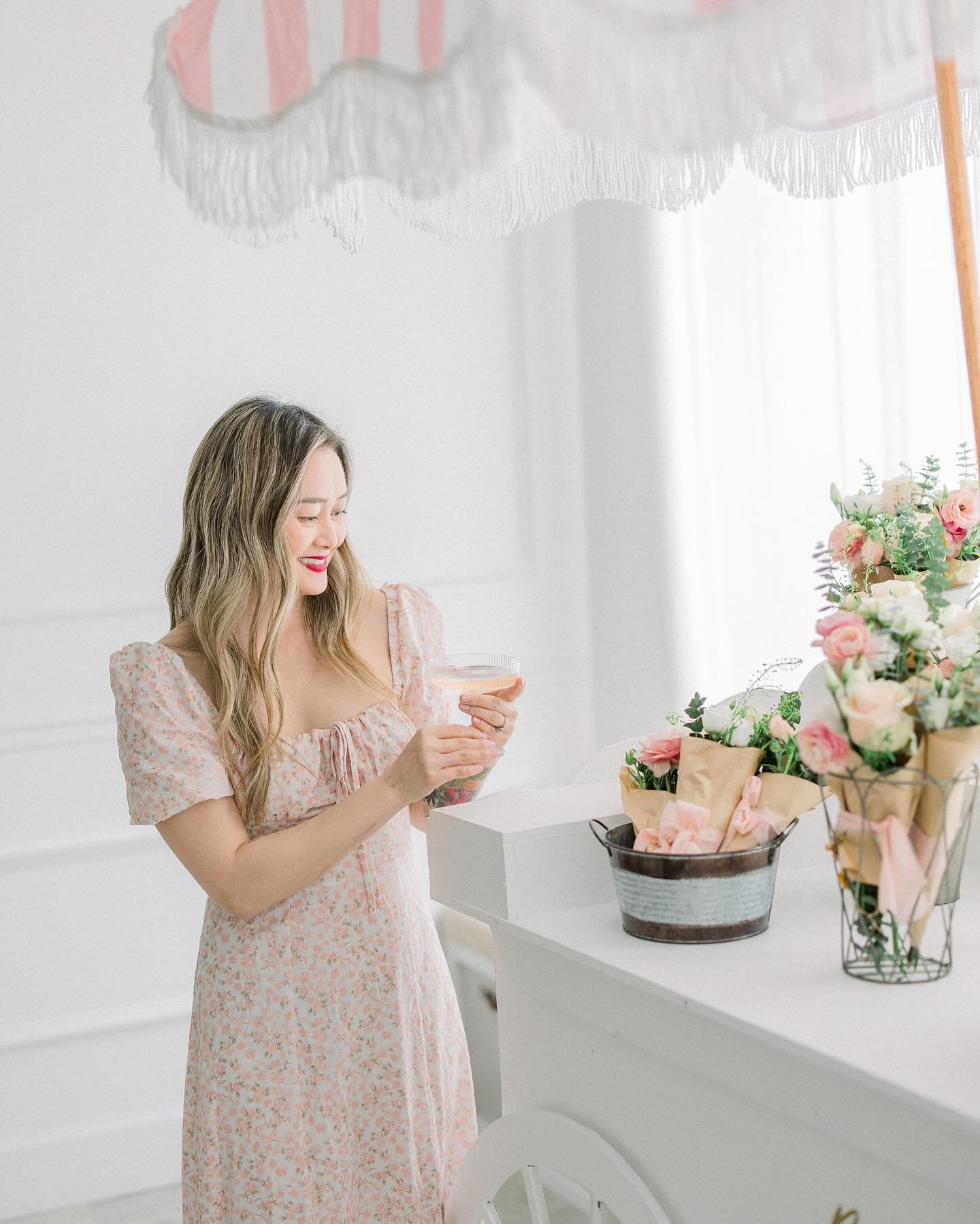Our first Bloom cart made its appearance last weekend at Bao&rsquo;s Birthday Brunch with premade mini bouquets. Captured beautifully by @baoyang.photos 🌸🥰 Thank you so much for having us be a part of your birthday! 😍🤍

Stay tuned for a new bloom