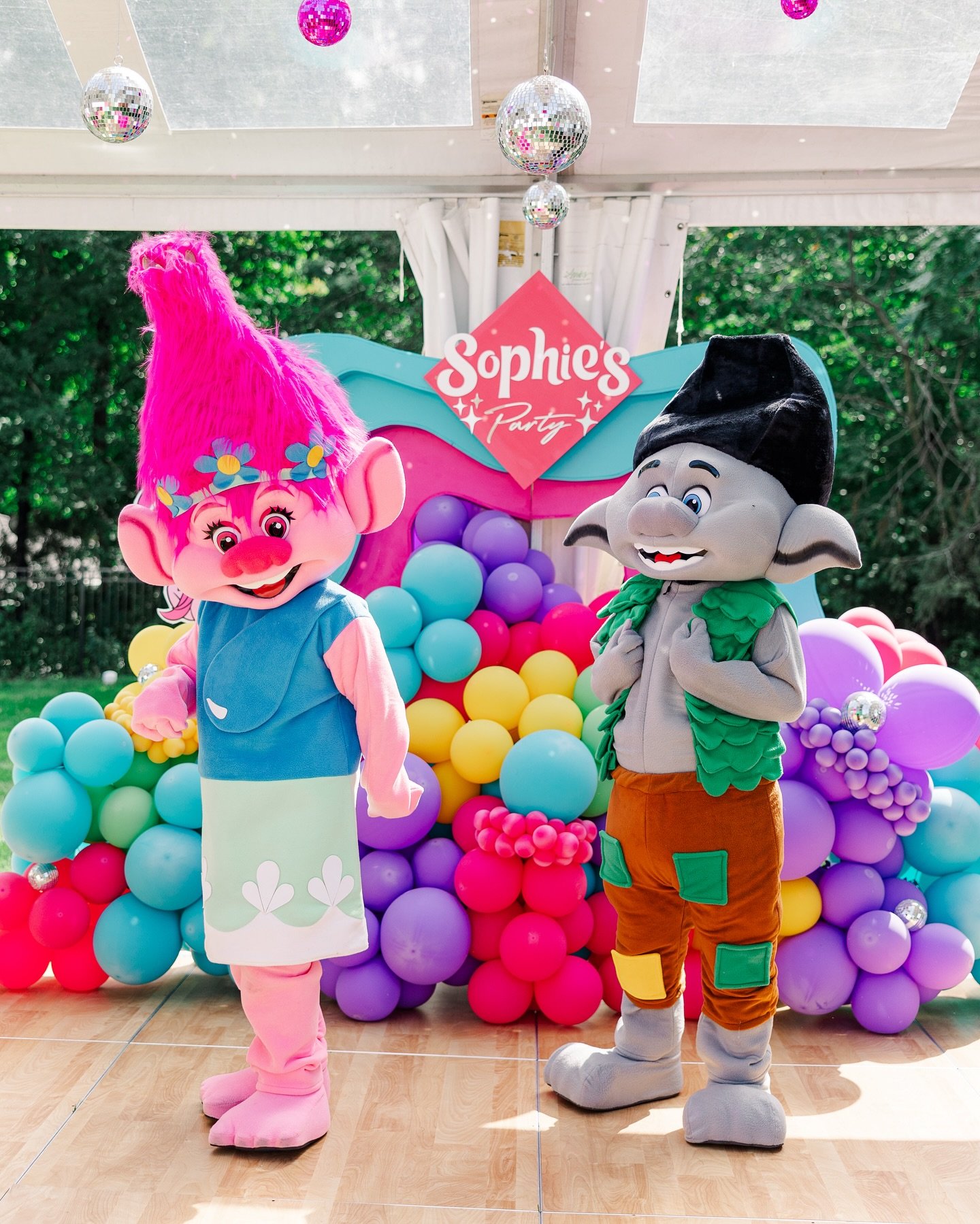 Swipe for Some of the Beautiful details that made this Trolls Birthday ✨Magical✨

📸 Captured by @kendralauck 
Event Design + Balloons @elysianevents.co
Tent + Chairs + Bar Rental @apreseventandtent
Catering @chowgirlscatering
Poppy + Branch @storybo