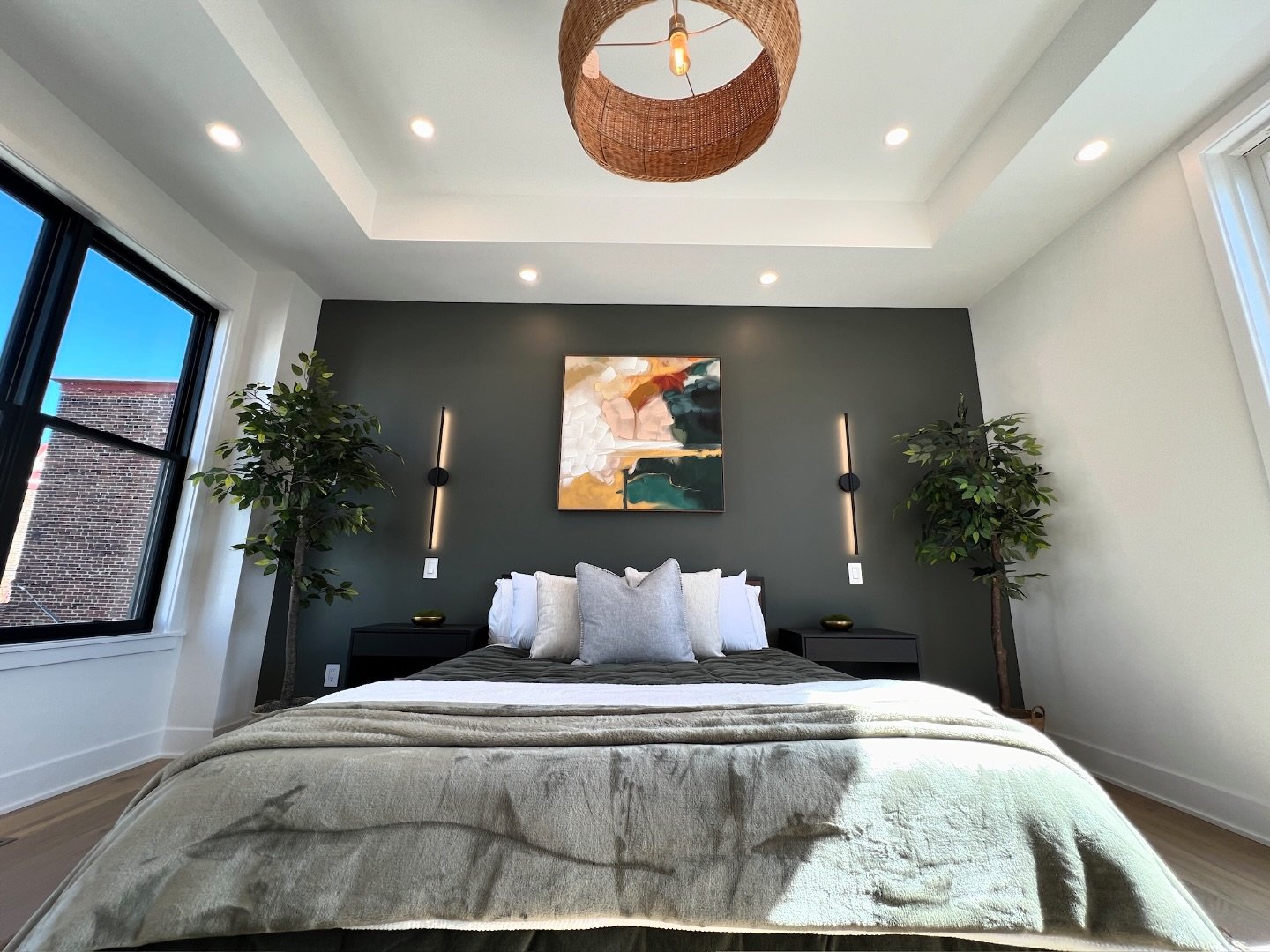 Finishing touches 

#newconstruction #recessedlighting #phillyelectrician