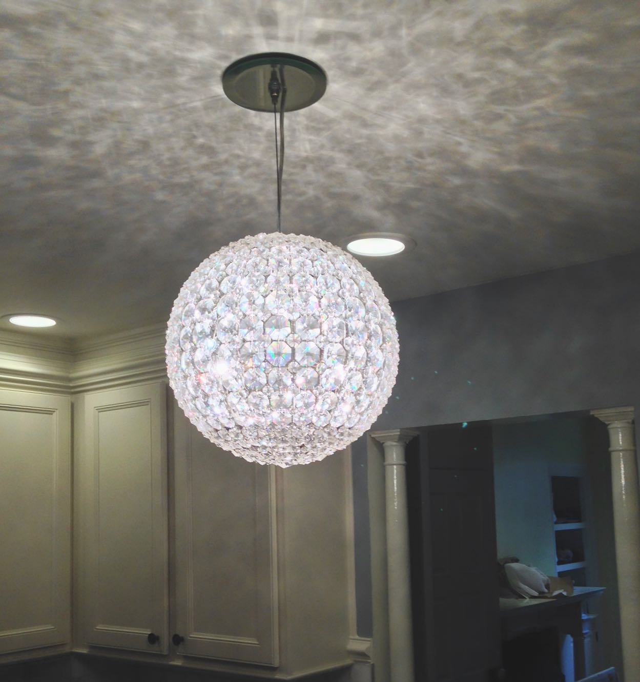 Pendant light and recessed lighting installation 

#electrician #pendantlighting #recessedlighting