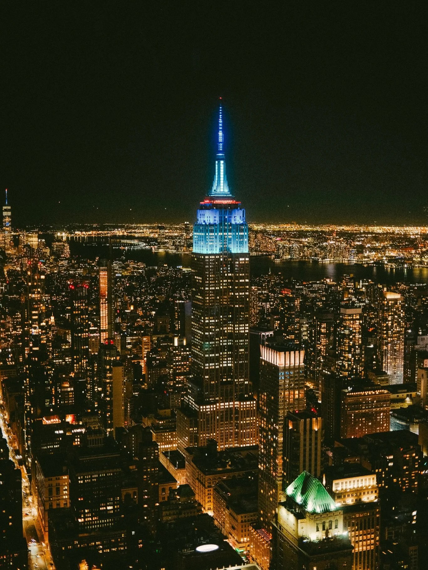 Scenes from New York City | February 2024

This city is living a breathing film set. Everything you see could be a still-image pulled right out of cinema.

All shot on #fujifilmx100v 

#newyorkcityphotography #nyc #nycstreetphotography #fujifilm