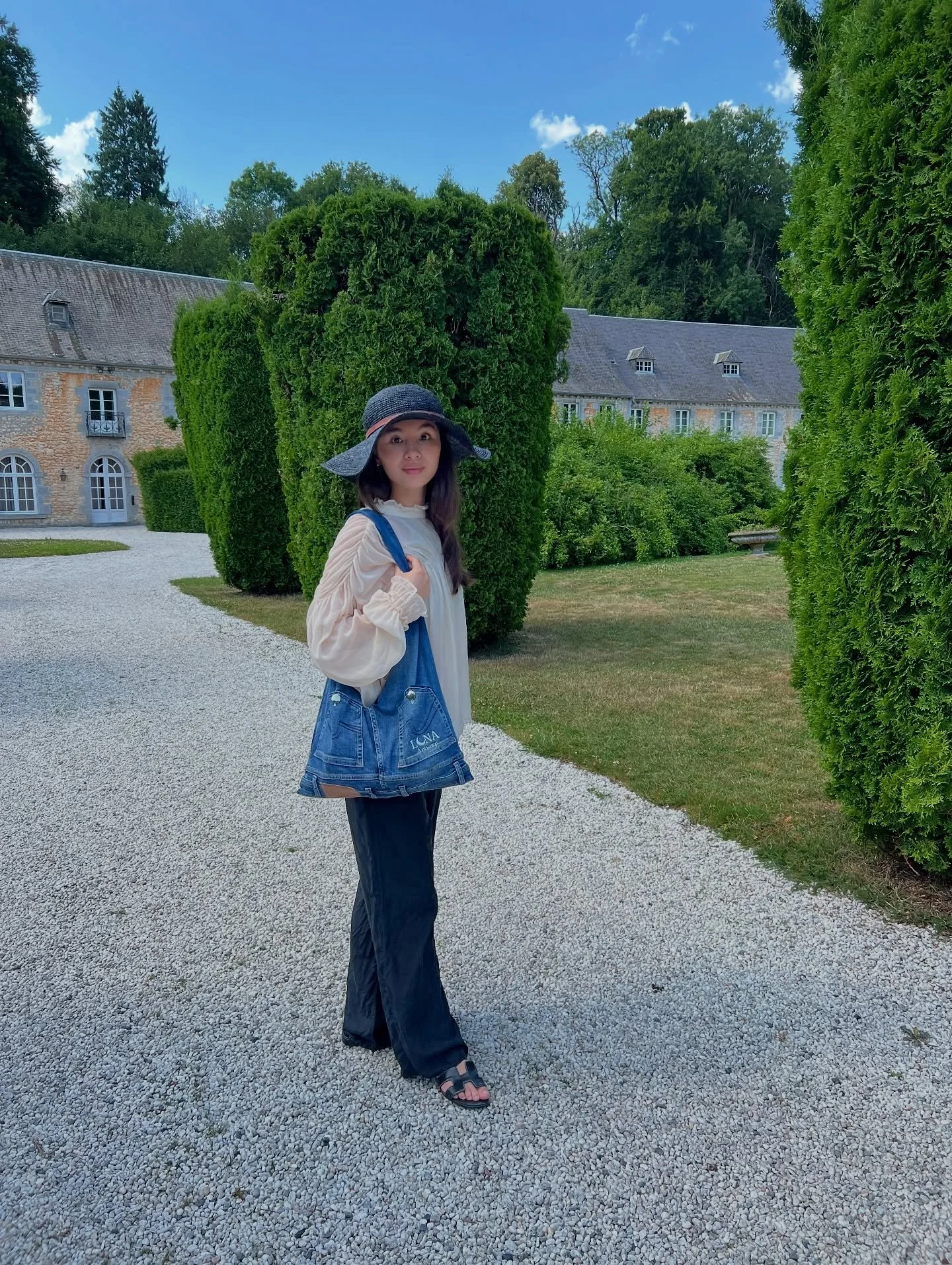 The princess in her castle 💙 🏰 

Get your Luna tomorrow @veelteveel.be in Gent! 
🎟️ Free entry
📍GAZON Gent - Warmoezeniersweg 20, 9000 Gent
⏰from 11:00-18:00

See you there 💙

#veelteveel #lunaantwerp #gent #popupmarket #sustainability #fashion