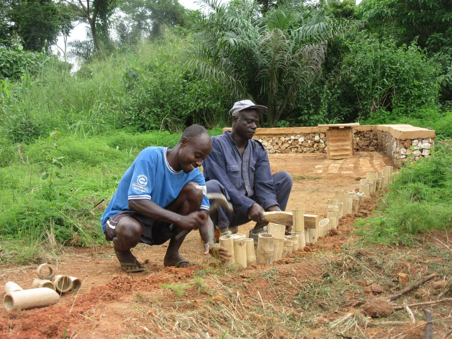 Mudhouse, setting the bamboo edging