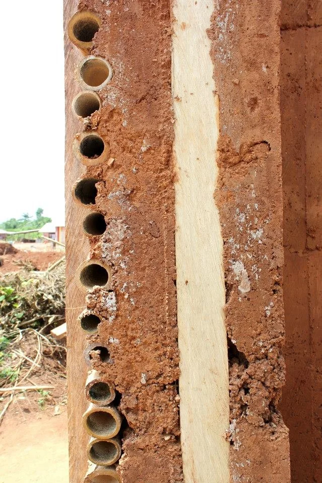 Cast-earth wall with formwork ties