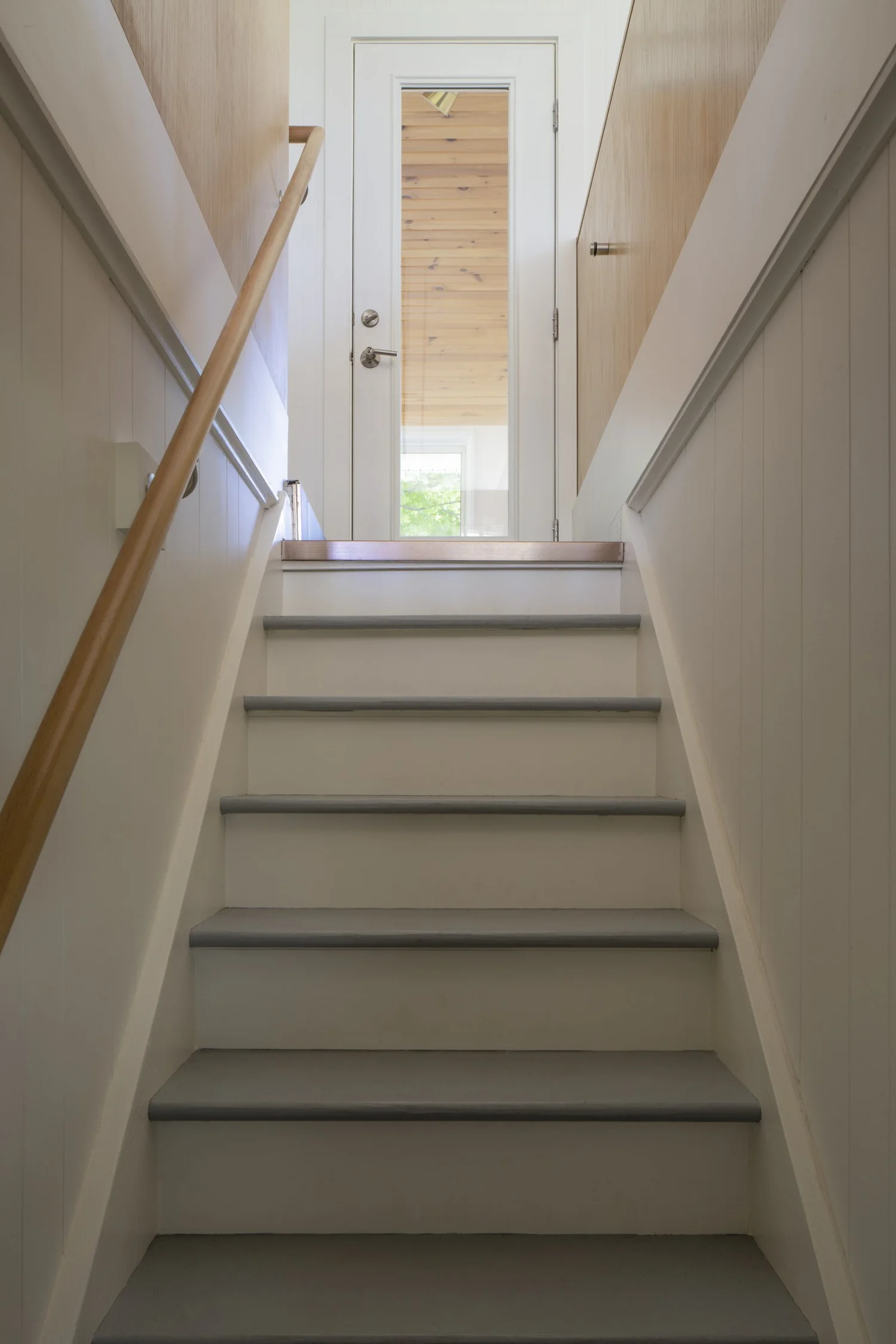 Drumlin House, stair to the entry