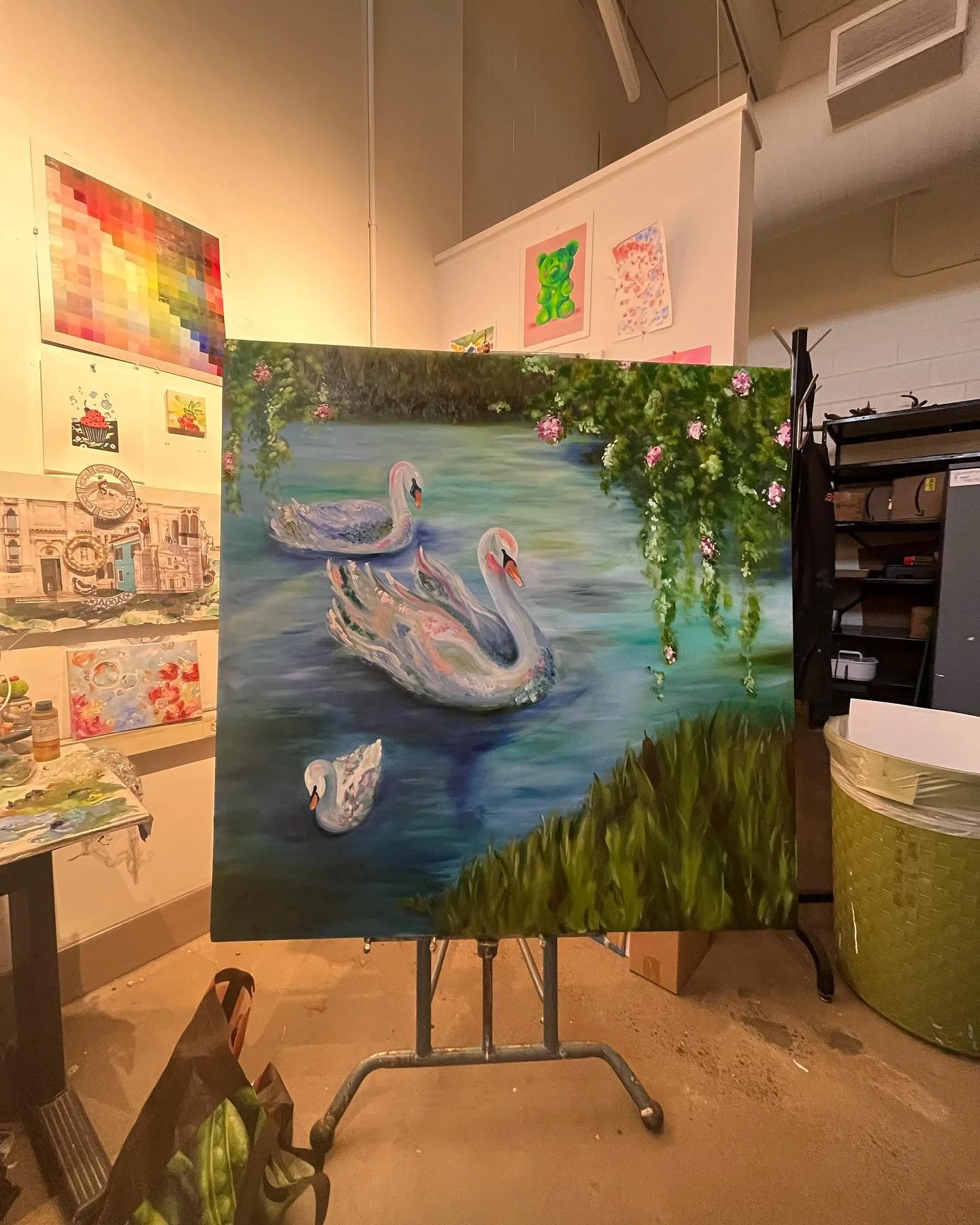 a moment for the swan painting 

#oilpainting #painting #swans #collegeartist #oil #naturepainting #mural #discovernewartists #futureeducator #sunyoswego
