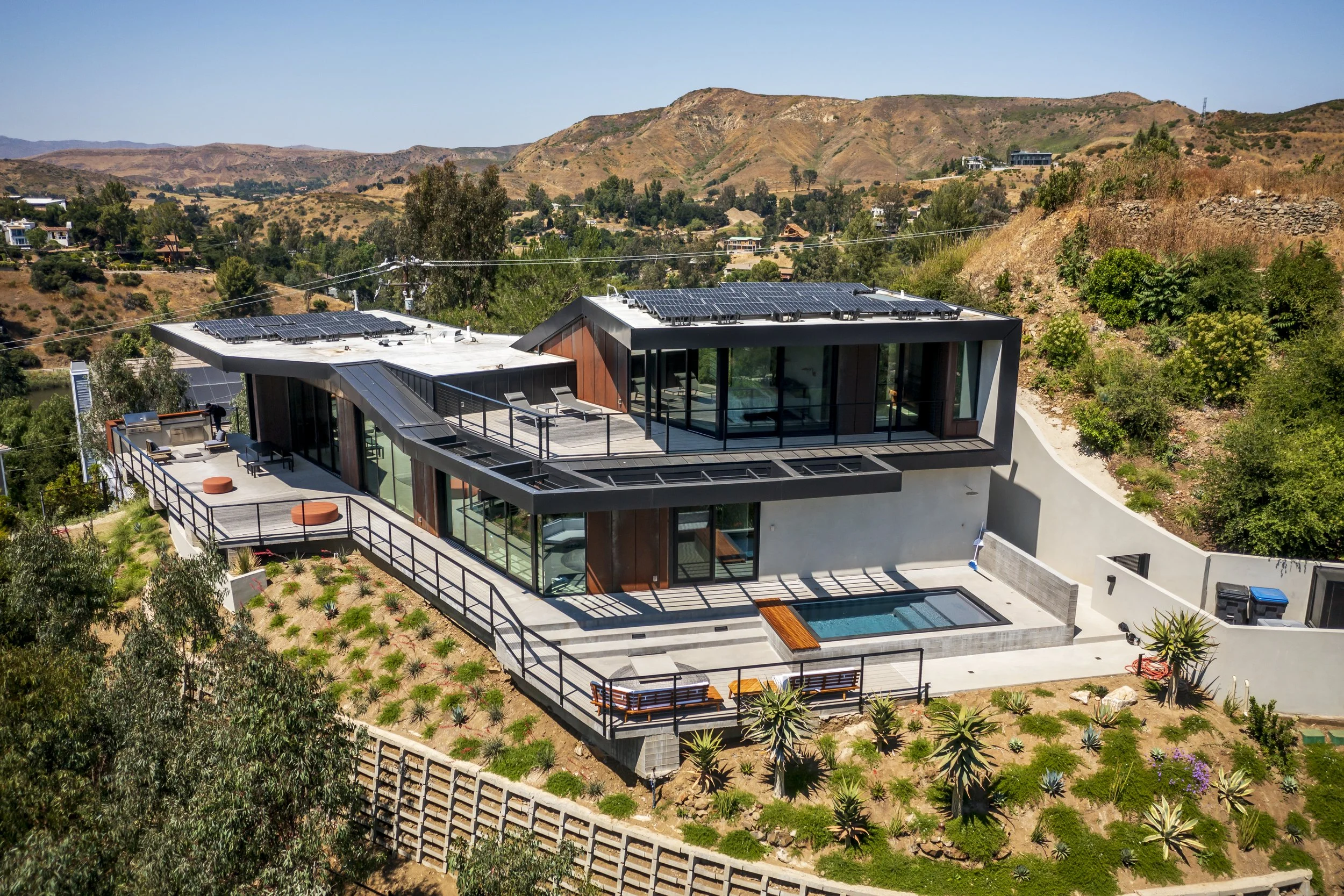 Edited by Ian Anderson · ©Joshua White - JWPictures for Fer Studio