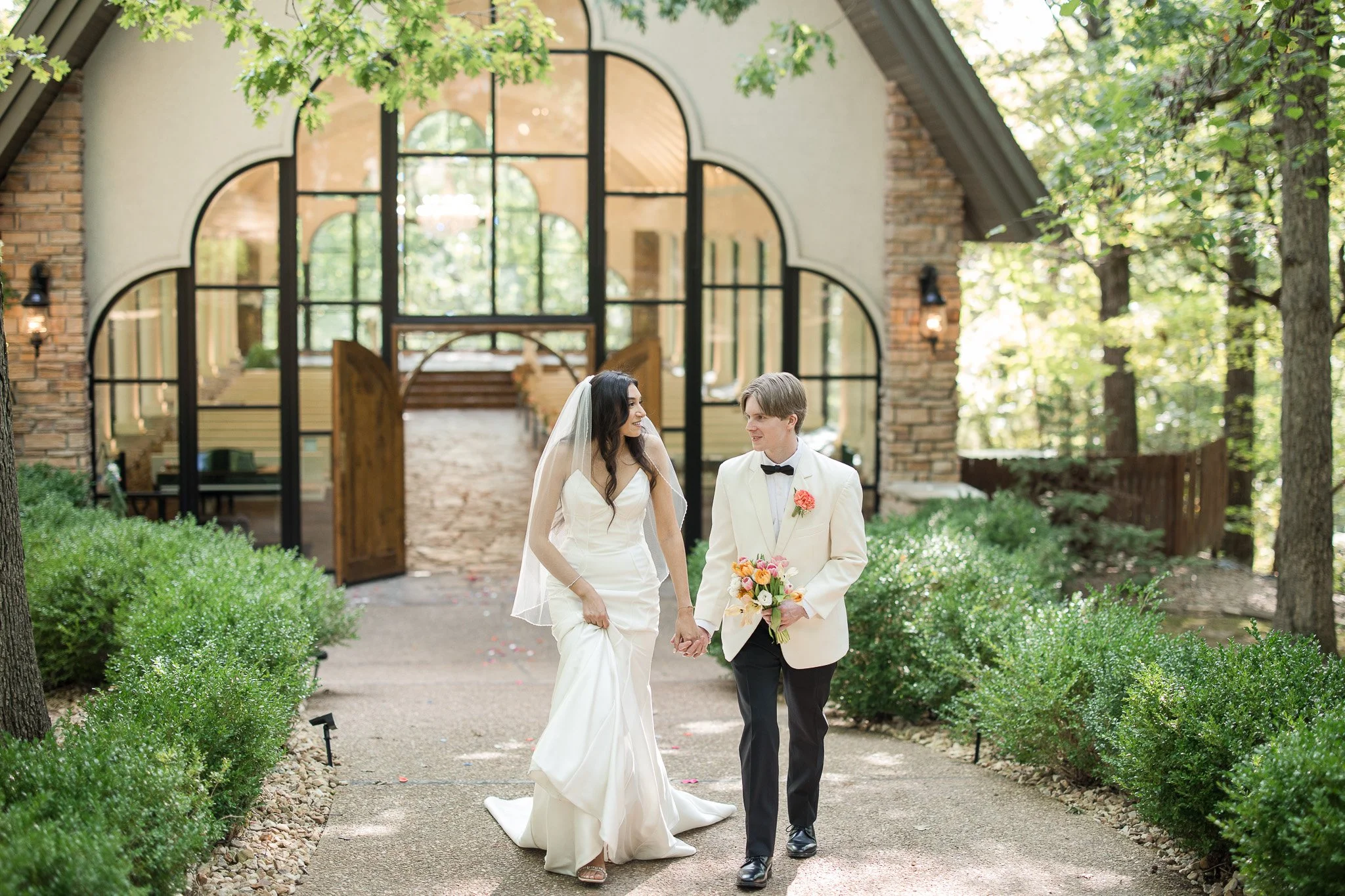 How to Get Natural Wedding Photos Without Feeling Awkward