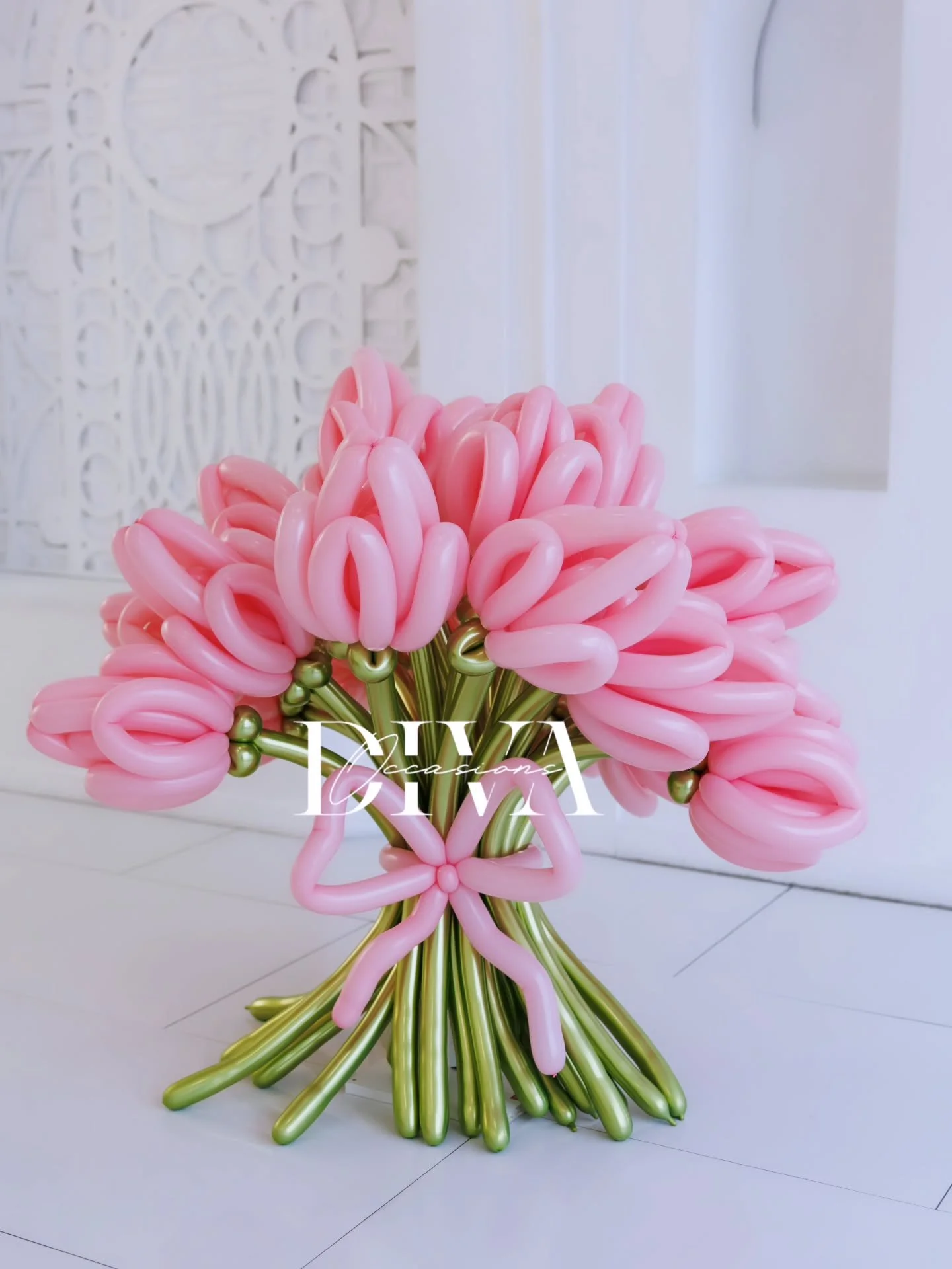 Giant Tulips Bouquet 🌷

Available in variety of colors

18, 12 or 6 in a bouquet 💐 

Starting from $70

DM for more info