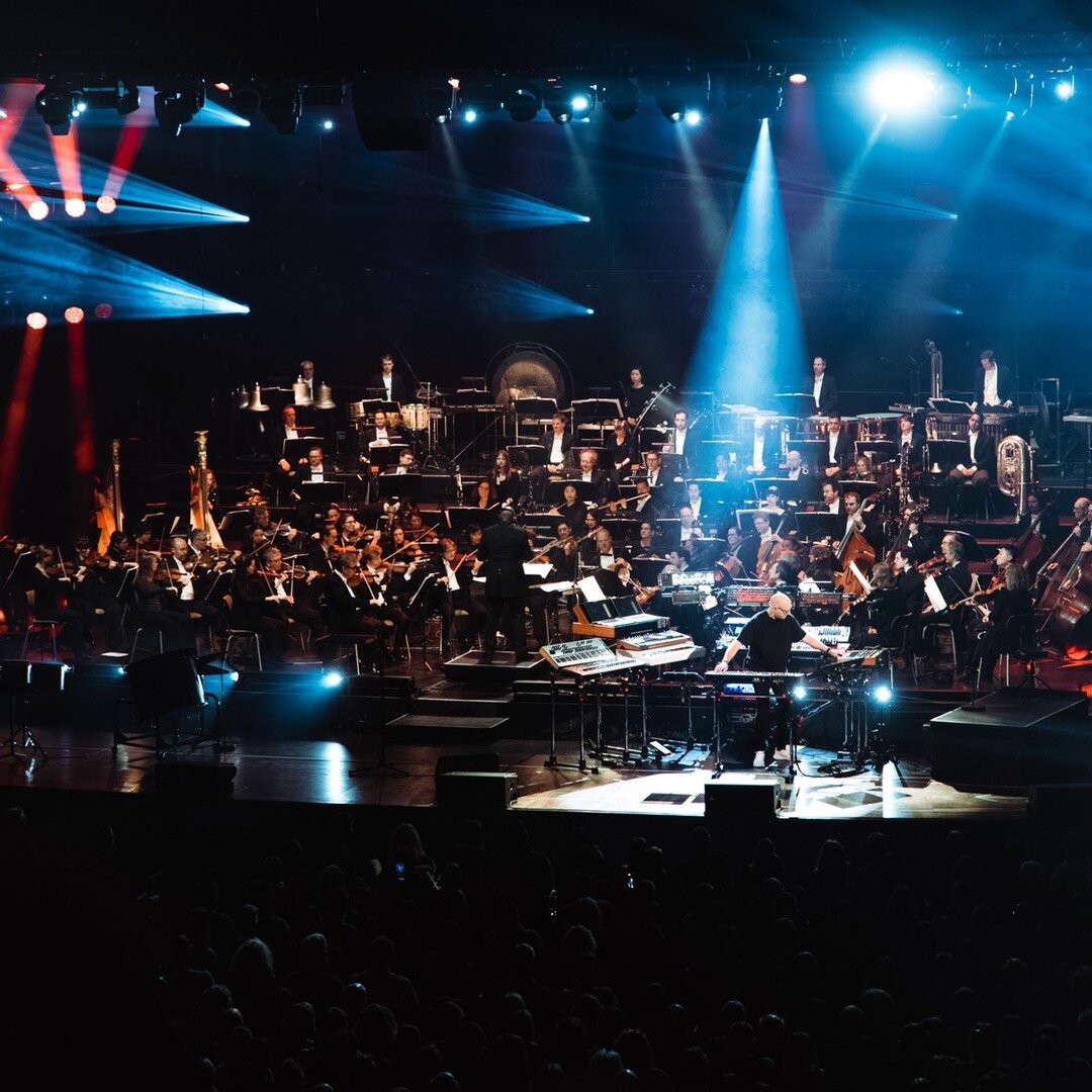 Thank you for a wonderful (first) evening in the Jahrhunderthalle Frankfurt! It is an honor to share the stage with the incomparable hr Sinfonieorchester, @yaldaabbasii, @pachofloresofficial and @waynemarshallmusician.

In a few hours, the second and