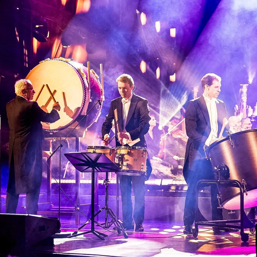 I am still overwhelmed by the two fantastic concerts with the hr Sinfonieorchester in the Jahrhunderthalle Frankfurt! The magic that emanated from the stage transported us all into a world of emotions and harmonious sounds. 

A huge thank you to the 