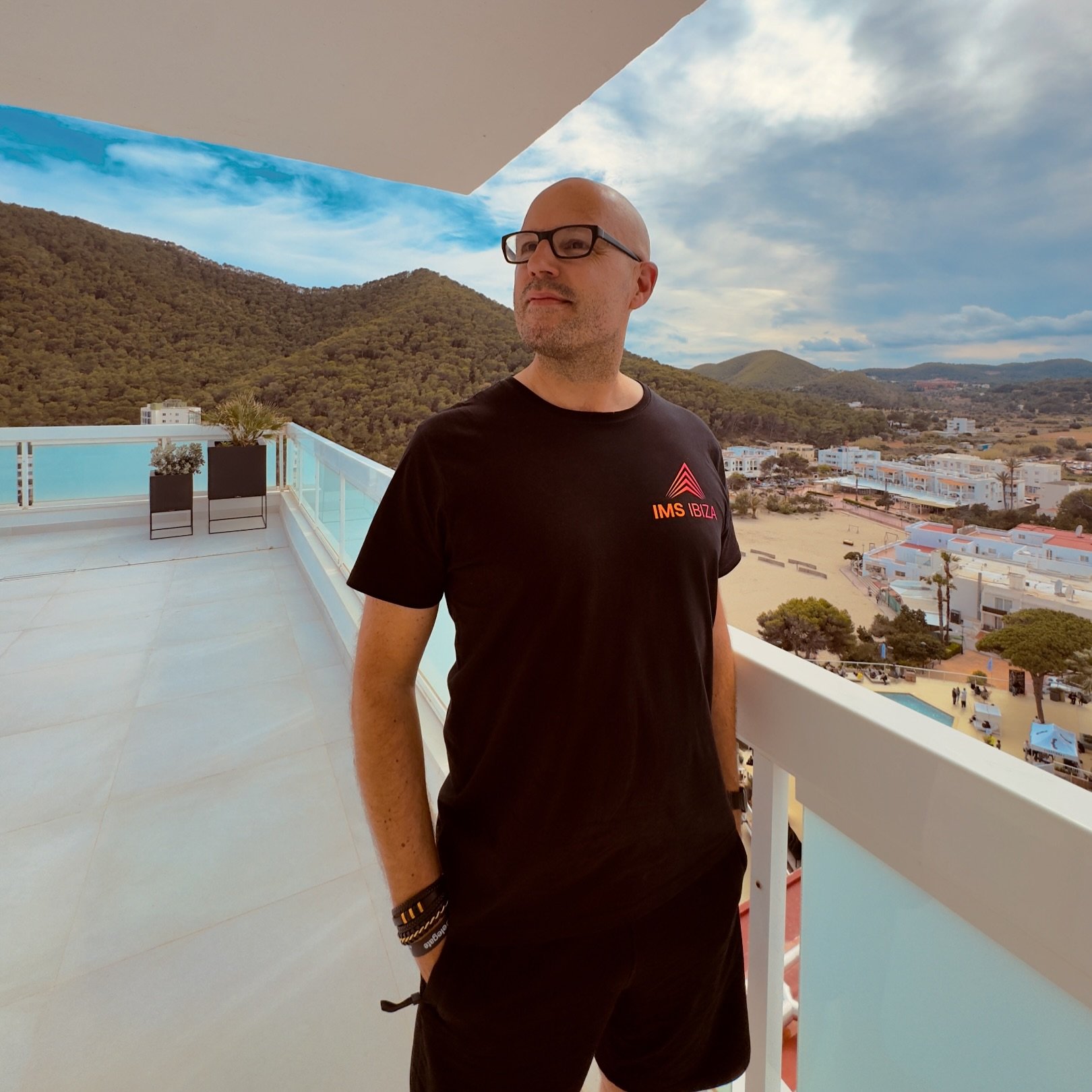 Pre-Summer Vibes at @internationalmusicsummit in Ibiza. Looking forward to a very exciting year 2024. I am so grateful for all the good things happening to my music right now. Thank you for your support and your kindness.

#schiller #sommerlust #summ