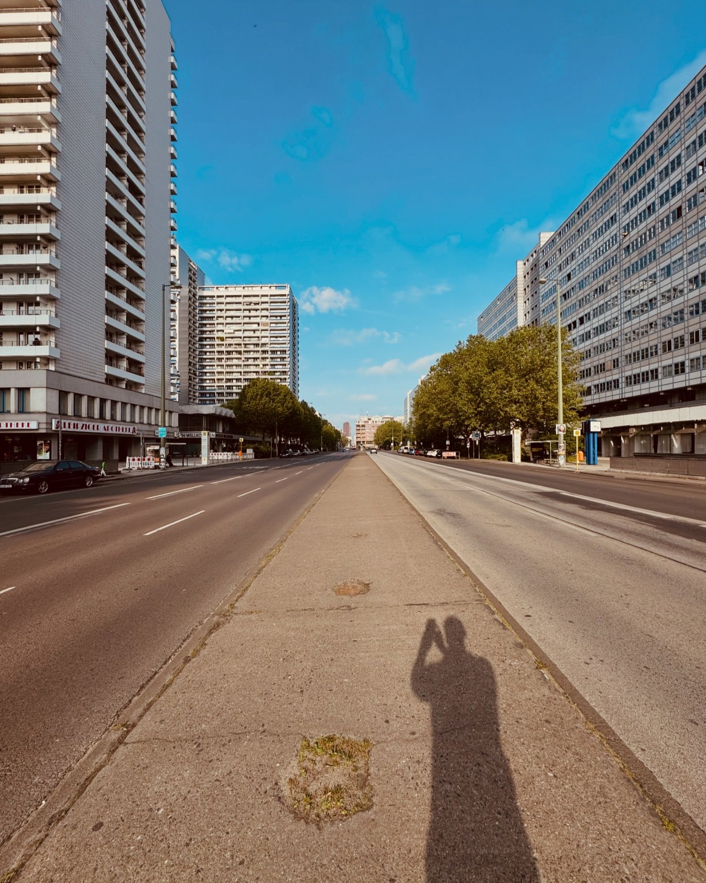 Berlin, Leipziger Stra&szlig;e - 07:20 a.m.

#schiller #berlin #asphaltcowboy #sunrise #concrete #architecture #voyage #thejourneycontinues #schillermusic