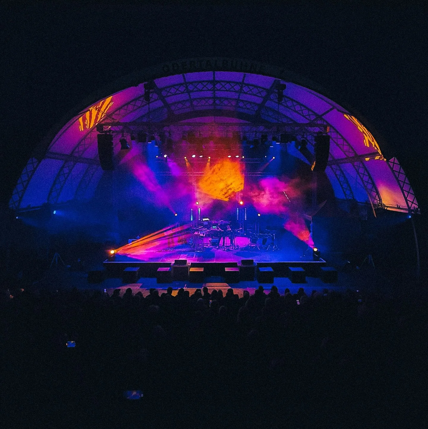 ✨🎶 What an evening on the beautiful Odertalb&uuml;hne stage in Schwedt an der Oder! ✨
Even though it was chilly, we were lucky: it stayed dry 🌙🍀
For me, it was an unforgettable moment... this fantastic atmosphere and the incredible energy you gave