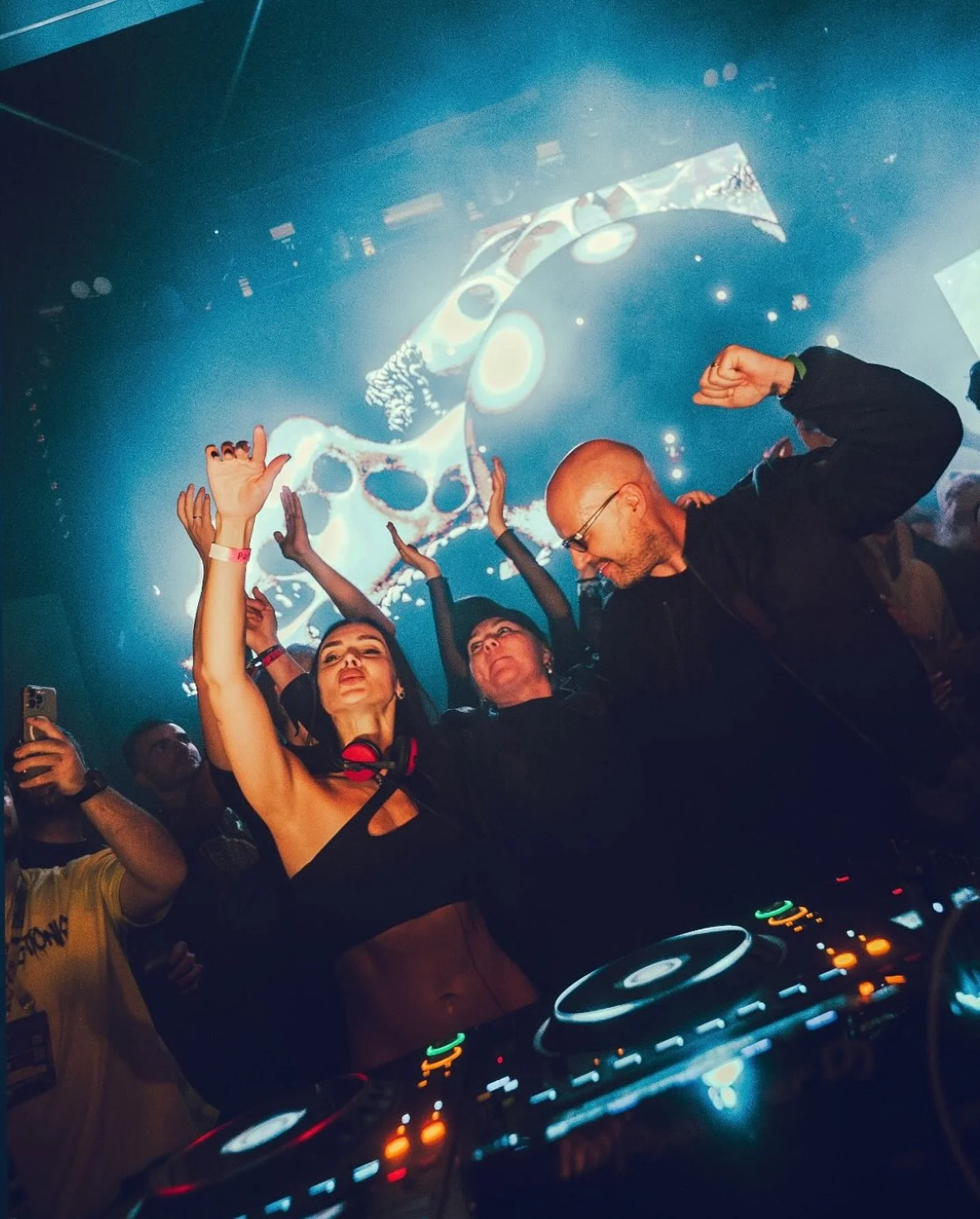 🔥 The trio infernal from 🇺🇦 & 🇩🇪 in Amsterdam! 🇳🇱
Unforgettable moments with @ira8kays & @korolova.dj at the iconic Panama Club 🎶✨
Celebrating life, music & freedom 🕊️💫
What an honour to be surrounded by energy, creativity &