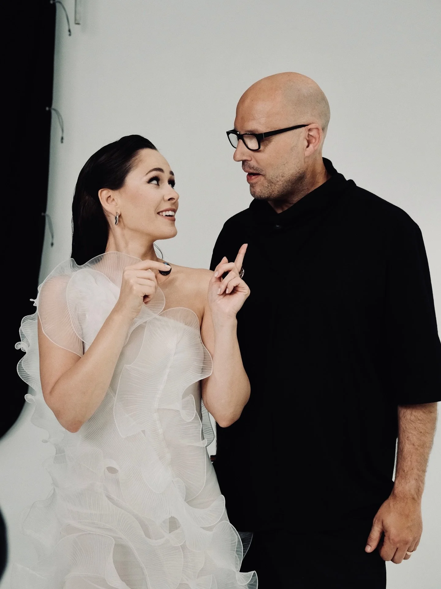 Behind The Scenes of „My Silence“: Unforgettable moments with a fantastic team filled with creativity and passion. Thank you for this artful experience.
Watch the video: Link in Bio
Photos: @andzubr 
#schiller #juliasanina #thehardkiss