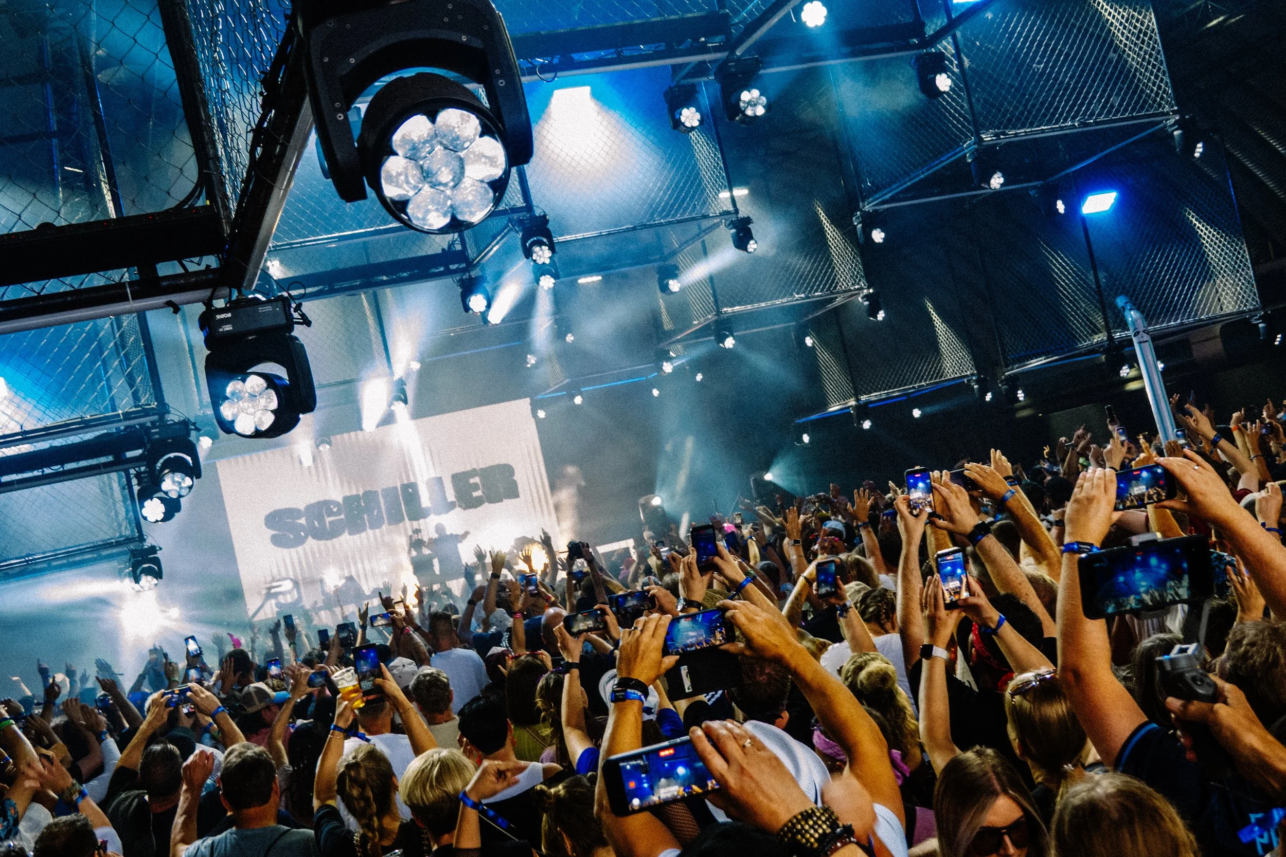 YouTube: SCHILLER Set at Parookaville