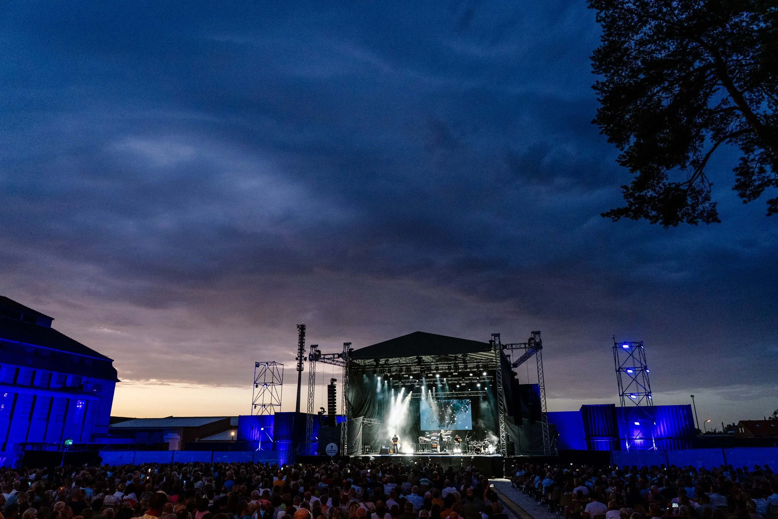 Augsburg! 😍 What a beautiful location! 🏙️✨ Against the stunning backdrop of the Gaswerk, we got to share an absolutely phenomenal evening with you. 🎶💫 Thank you for these unforgettable memories! ❤️

You brought an incredible atmosphere and carrie