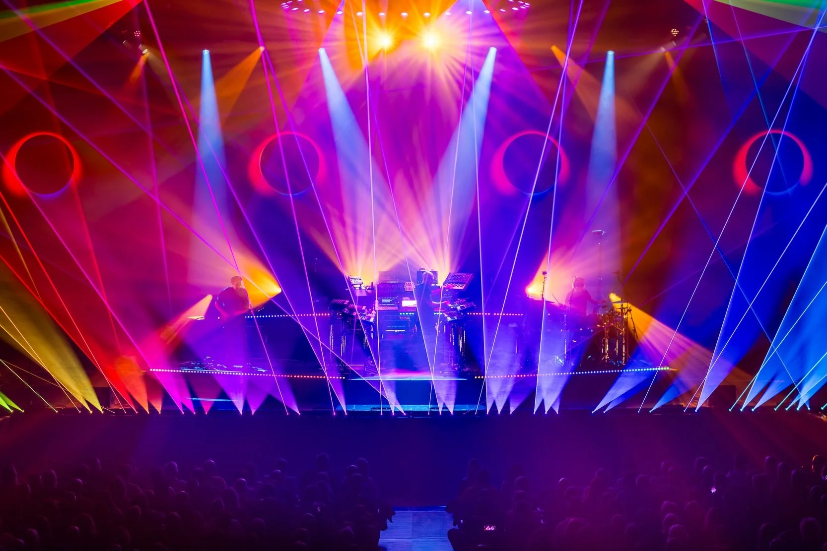 &bdquo;Euphoria&ldquo; Live ✨ Pictures from the Jahrhunderthalle in Frankfurt 🌌

What a beautiful evening that was with you back in May. Thank you so much for your wonderful energy 💫 

Moments like these are the reason I love being on stage so much