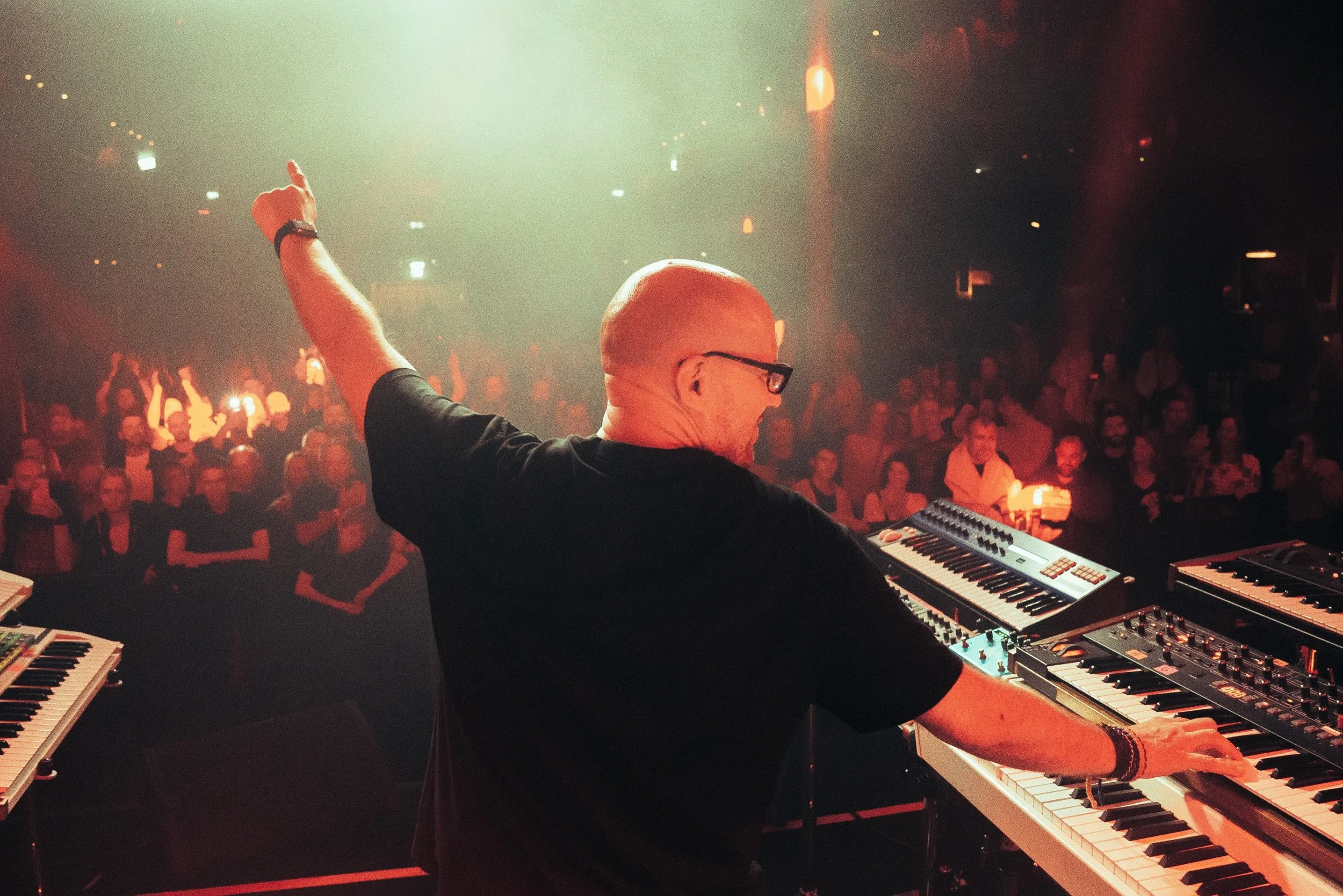 Prague, thank you for a night I will never forget! ✨🎶

I&rsquo;ve walked your beautiful streets so many times, but last night I finally got to play for you, and it felt like coming home. 🏰❤️

Your energy, your warmth, every single moment we shared: