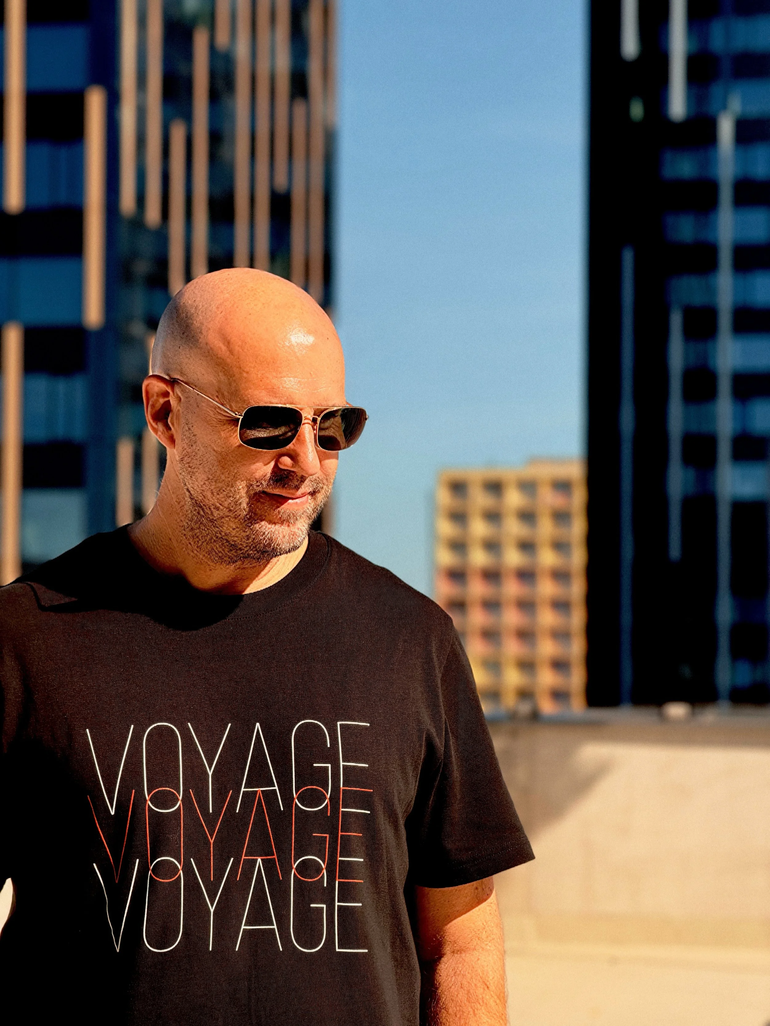 ✨ Super excited to share my new tour shirt: &ldquo;VOYAGE&rdquo; &ndash; The European Club Tour! 👕

🎨 Minimalist design in the red/white colours of Poland 🇵🇱, the Czech Republic 🇨🇿 and Switzerland 🇨🇭
🧵 Oversized fit, heavy quality
🎟️ Availa