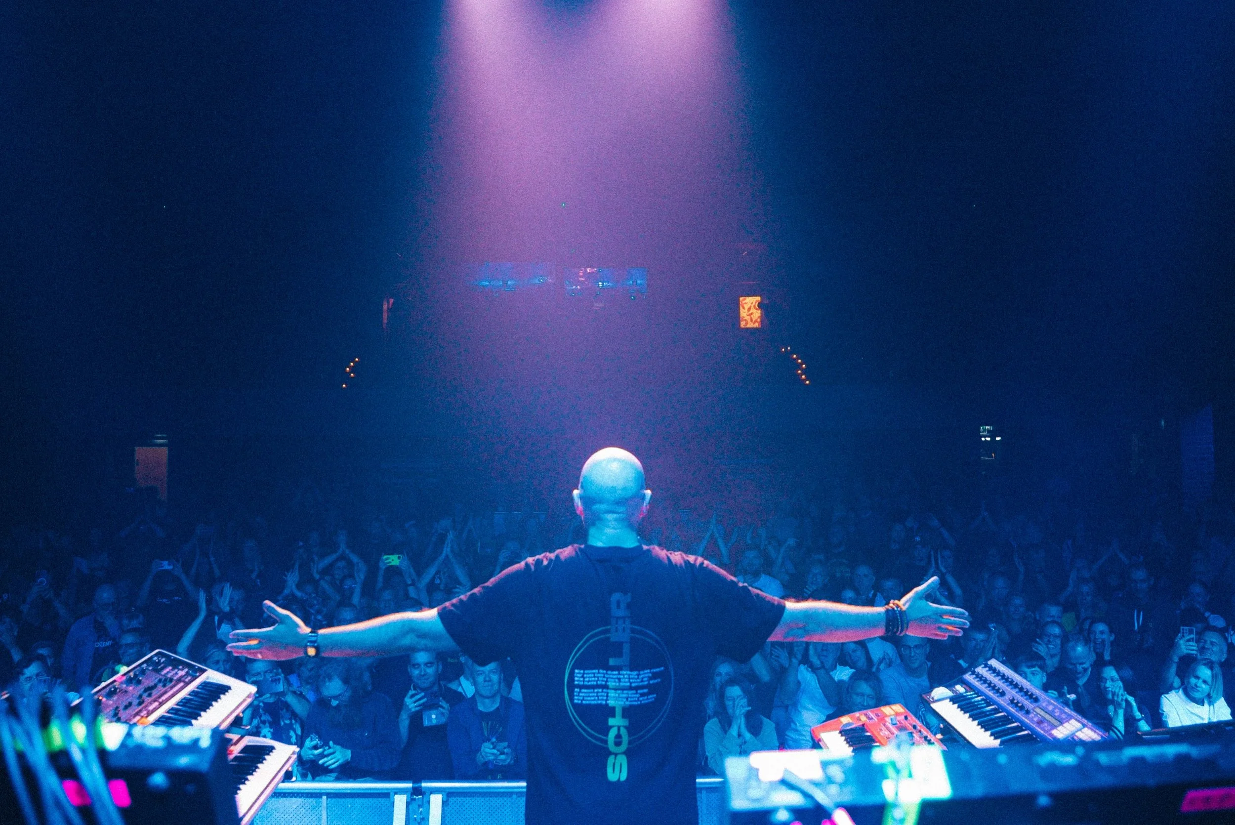 🙏 Thank you, Krak&oacute;w! ✨

Last night was euphoric. I don&rsquo;t use that word often, but Klub Studio really was &mdash; the room was up and moving from the first few minutes, and it stayed that way. 🎹⚡

Afterwards I stood at the merch stand f