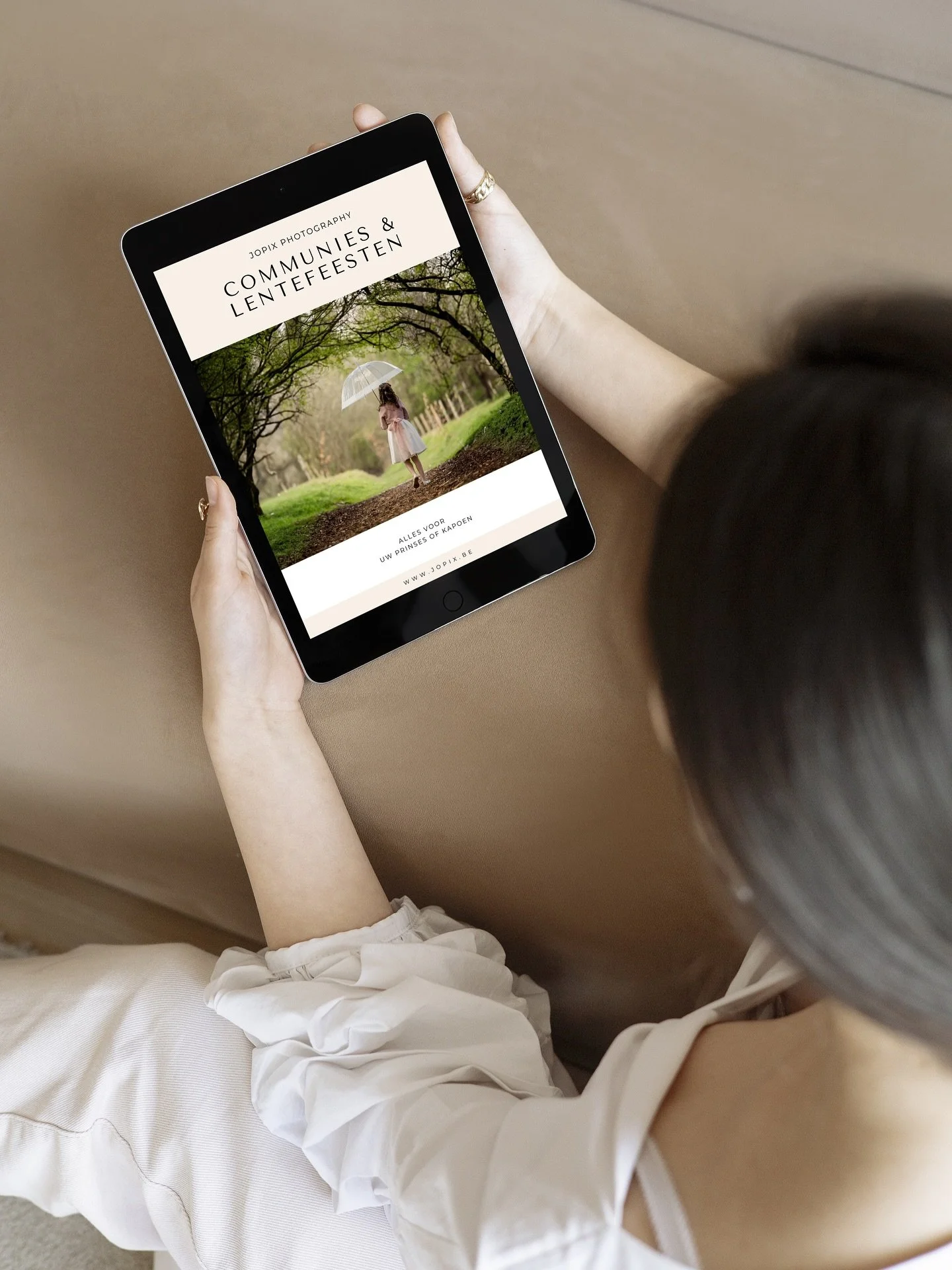 De winter staat voor de deur maar we kijken al vooruit naar de lente! 

De brochure voor de communieshoots is beschikbaar en de boekingen lopen al binnen!

Ontdek het allemaal op www.jopix.be/kids

#communiefotografie #communiefoto #communieshoot  #c