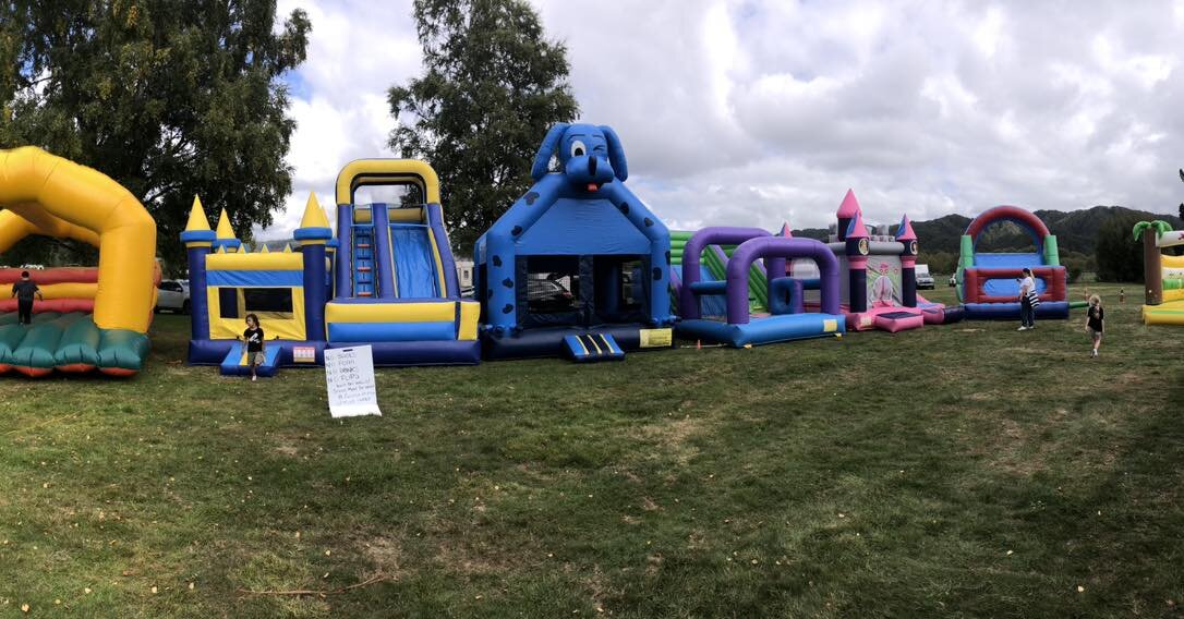 And they are up! 🏰 
What a fantastic day at Reefton Races! 
☀️😎
Kids were entertained 🤩
.
.
.
#PartyHireWestCoast 
#EventHire 
#BouncyCastleHire 
#WestCoastNZ 
#Reefton 
#Sunday