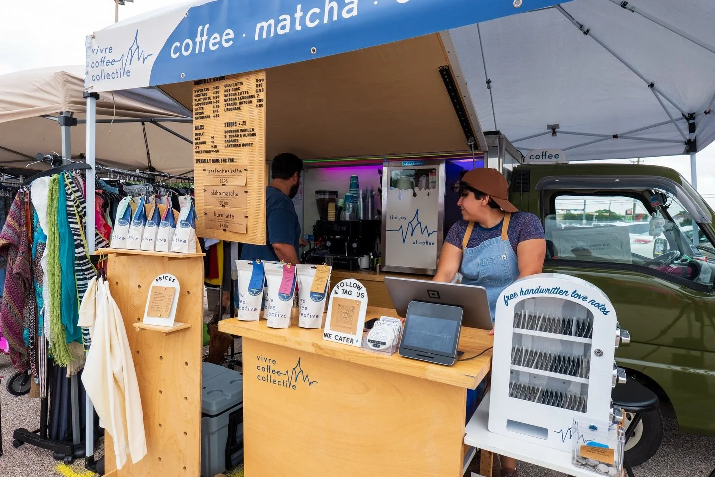 We couldn&rsquo;t be more grateful for being able to serve people something made by us&hellip; it&rsquo;s surreal ✨ 
Thank you to @elapsemedia for catching us doing what we love &amp; thank you @resilientflea for giving us a platform to do it.

#coff