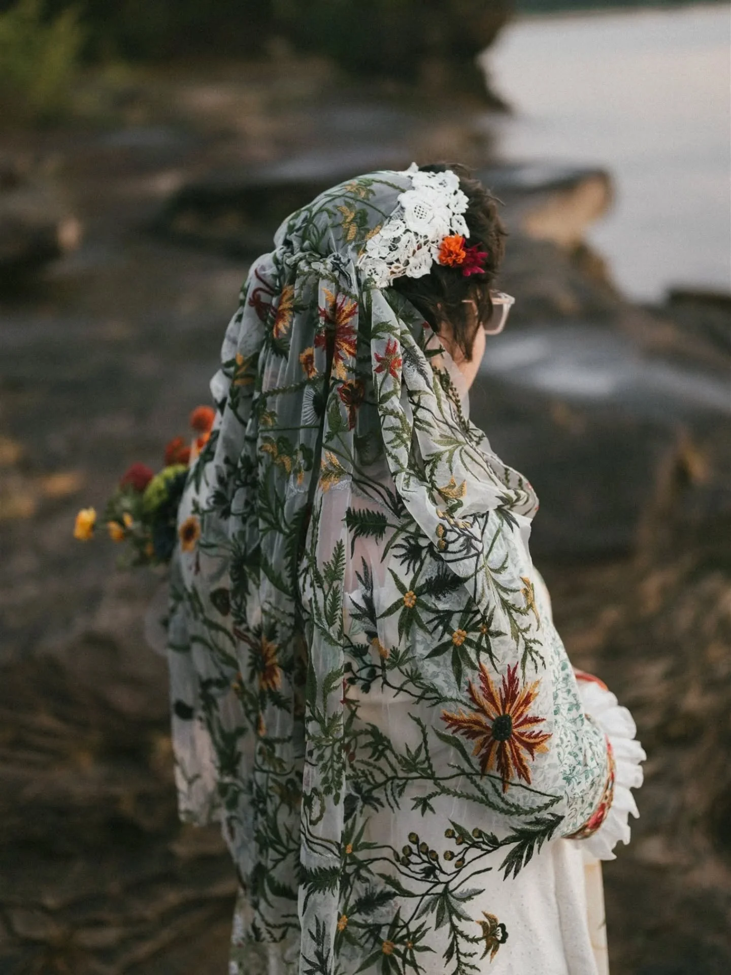 If you're going to wear a veil, make it a good one. I'm obsessed with Brei's veil from this Pictured Rocks Elopement 🏵️🌻

#picturedrockswedding #upwedding #Michiganweddingphotographer #picturedrocksweddingphotographer #munisingphotographer