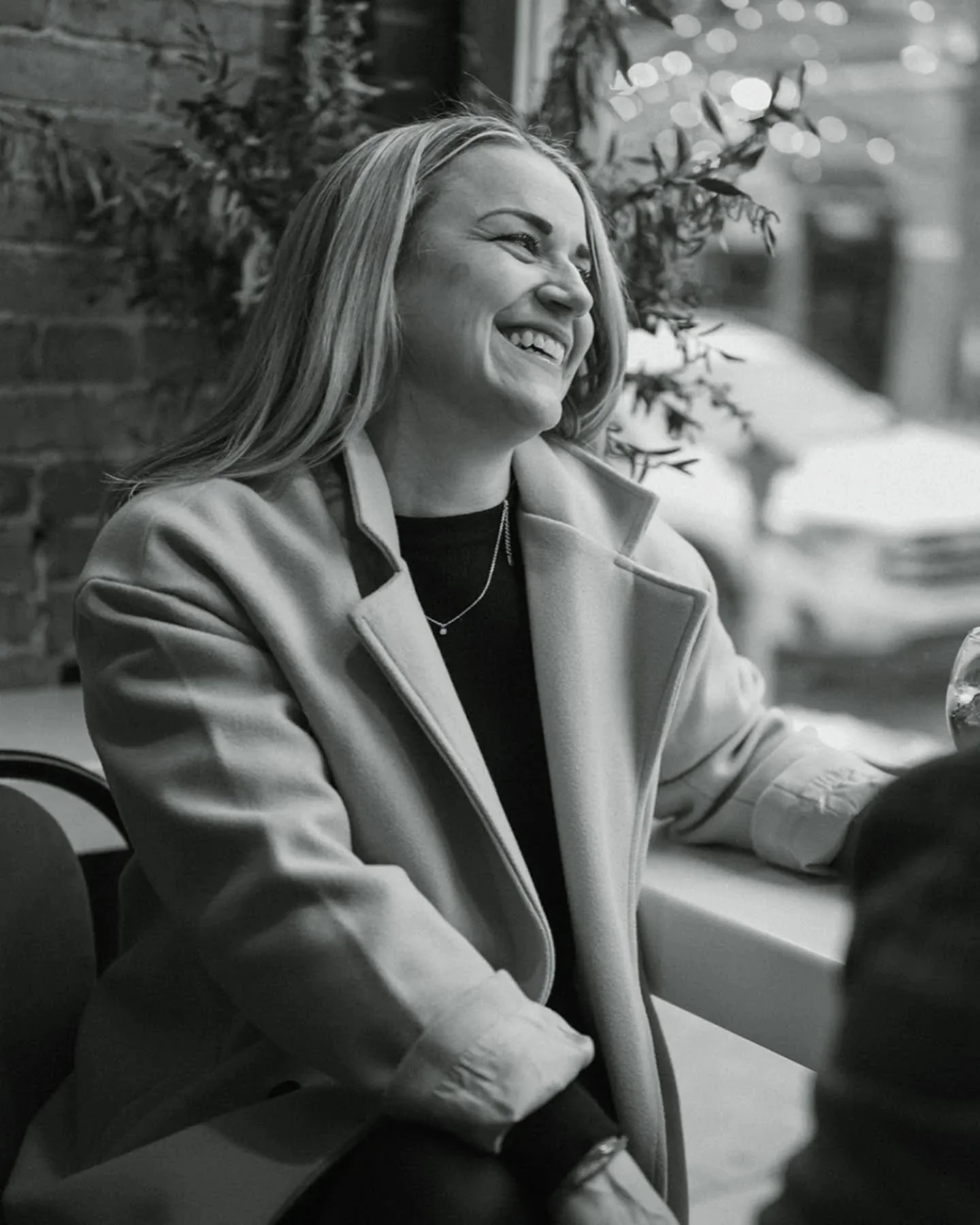 I just wrote a blog post about the best, coziest indoor locations for engagement photos in Ann Arbor, but I wanted to share on Instagram as well! Each one of these spaces is so beautiful (and most importantly, warm 😂☃️). There really is a great vari